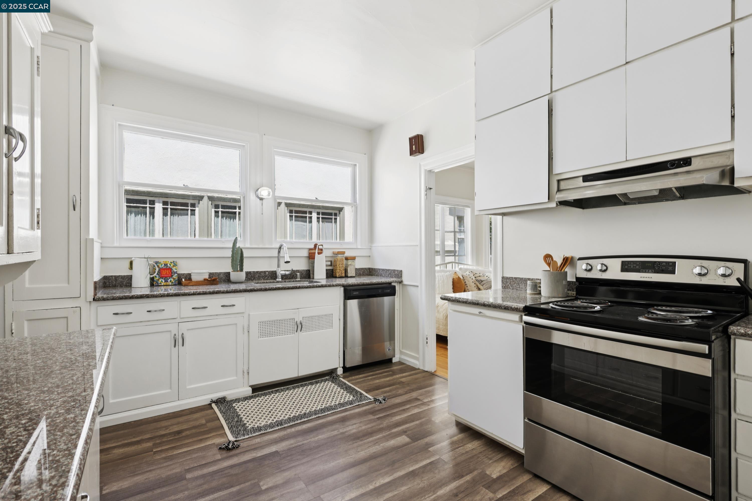 Detail Gallery Image 10 of 30 For 661 Brookwood Pl, Oakland,  CA 94610 - 3 Beds | 2 Baths