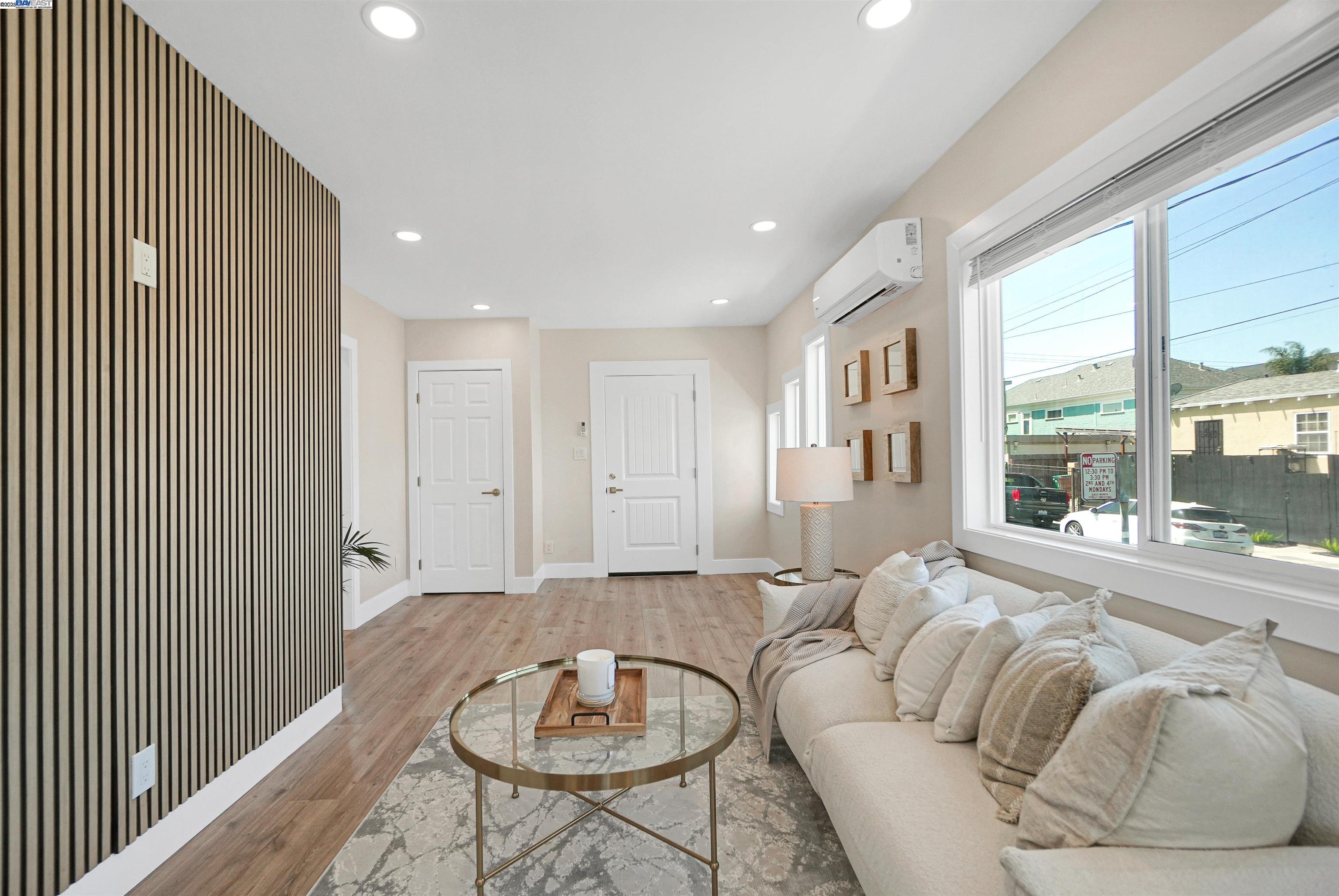 Detail Gallery Image 2 of 36 For 5726 Los Angeles St, Emeryville,  CA 94608 - 2 Beds | 1 Baths