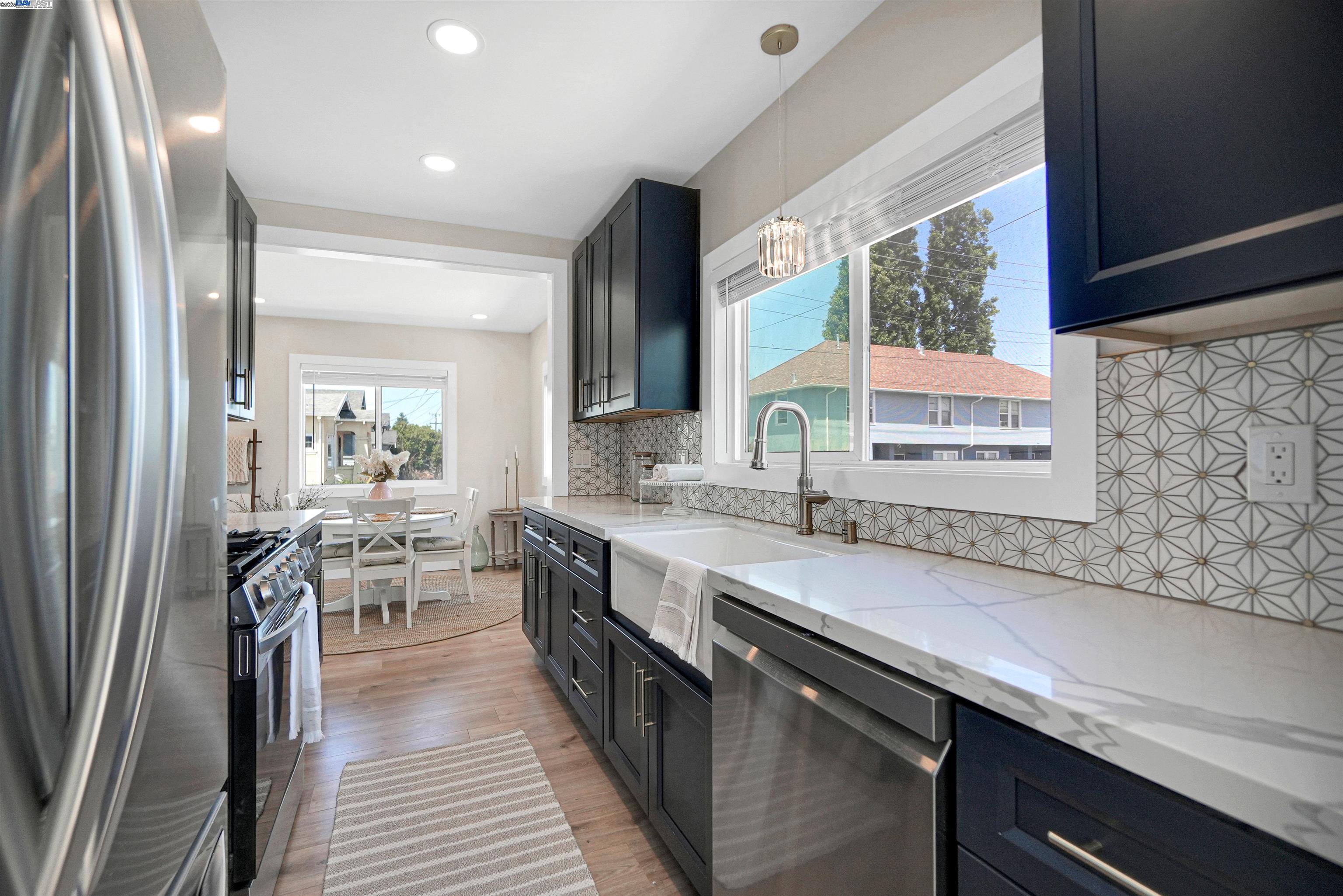 Detail Gallery Image 11 of 36 For 5726 Los Angeles St, Emeryville,  CA 94608 - 2 Beds | 1 Baths
