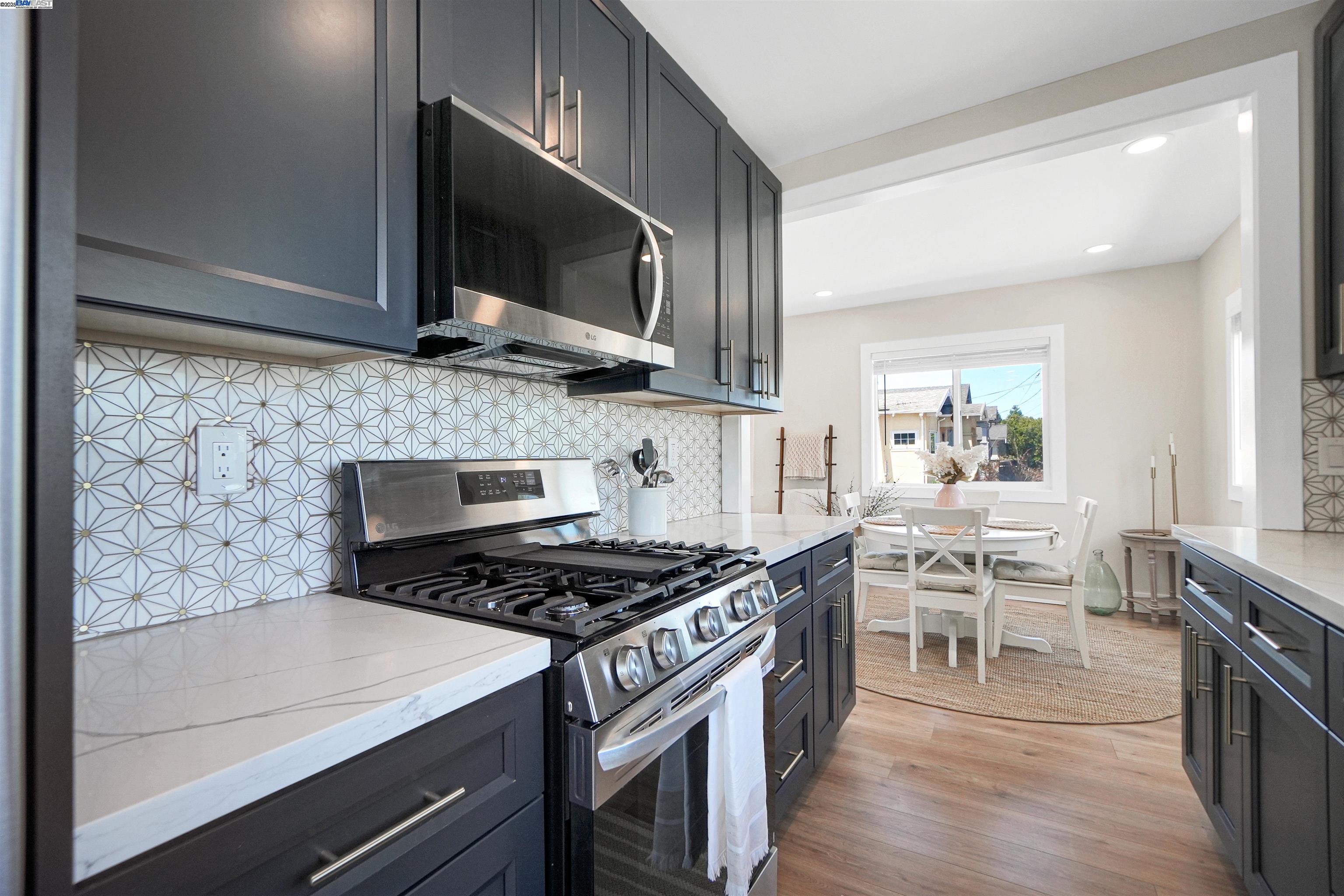 Detail Gallery Image 12 of 36 For 5726 Los Angeles St, Emeryville,  CA 94608 - 2 Beds | 1 Baths