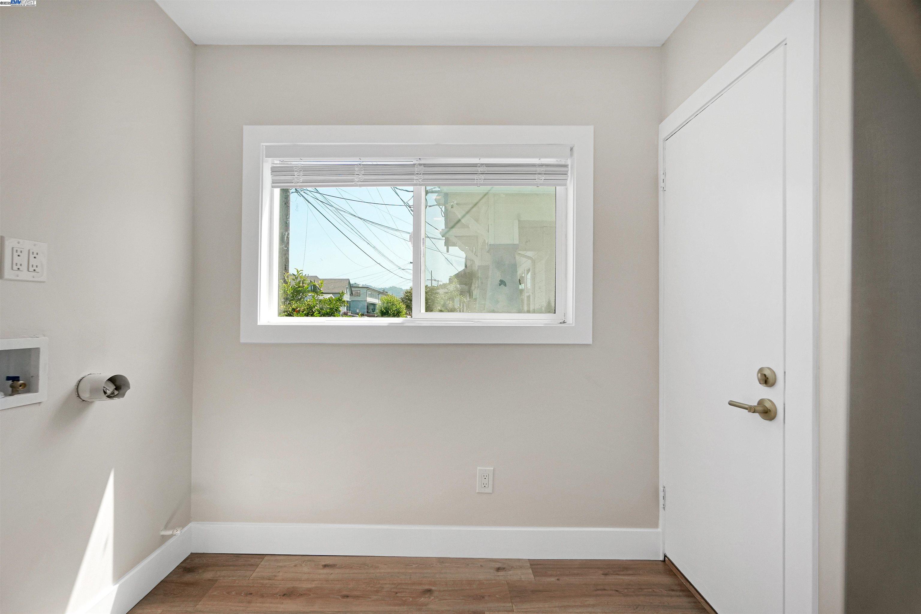 Detail Gallery Image 13 of 36 For 5726 Los Angeles St, Emeryville,  CA 94608 - 2 Beds | 1 Baths