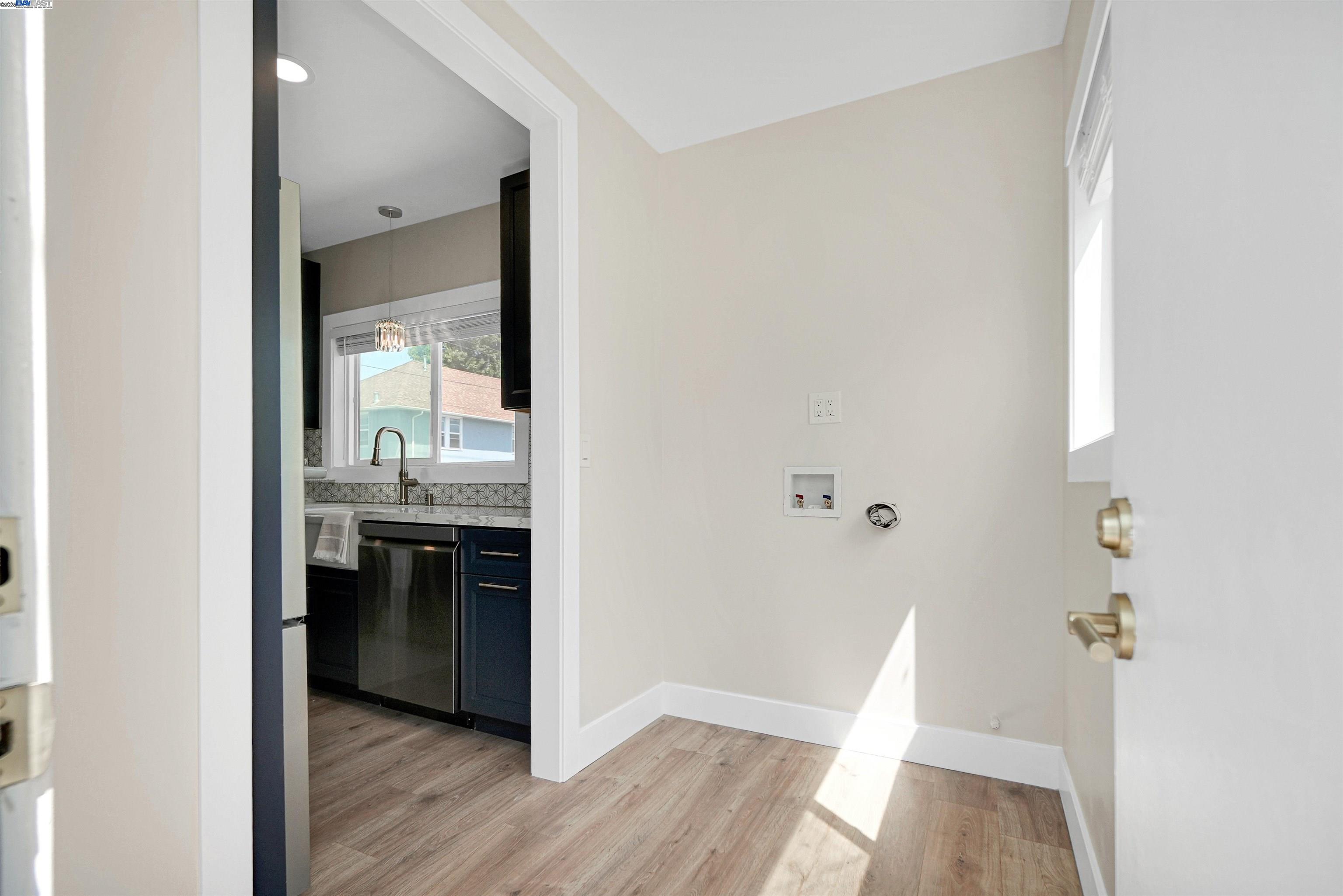 Detail Gallery Image 14 of 36 For 5726 Los Angeles St, Emeryville,  CA 94608 - 2 Beds | 1 Baths