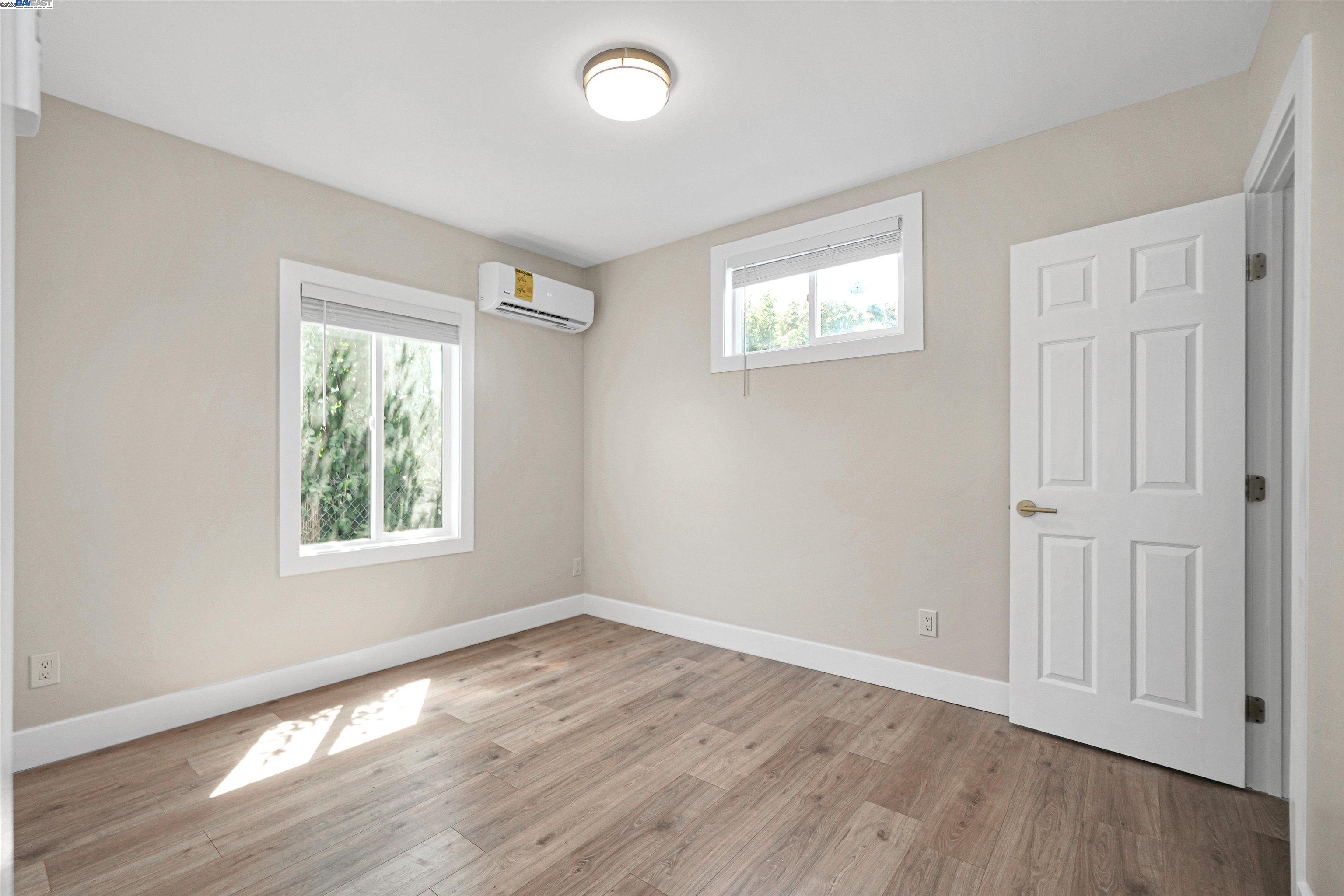 Detail Gallery Image 15 of 36 For 5726 Los Angeles St, Emeryville,  CA 94608 - 2 Beds | 1 Baths