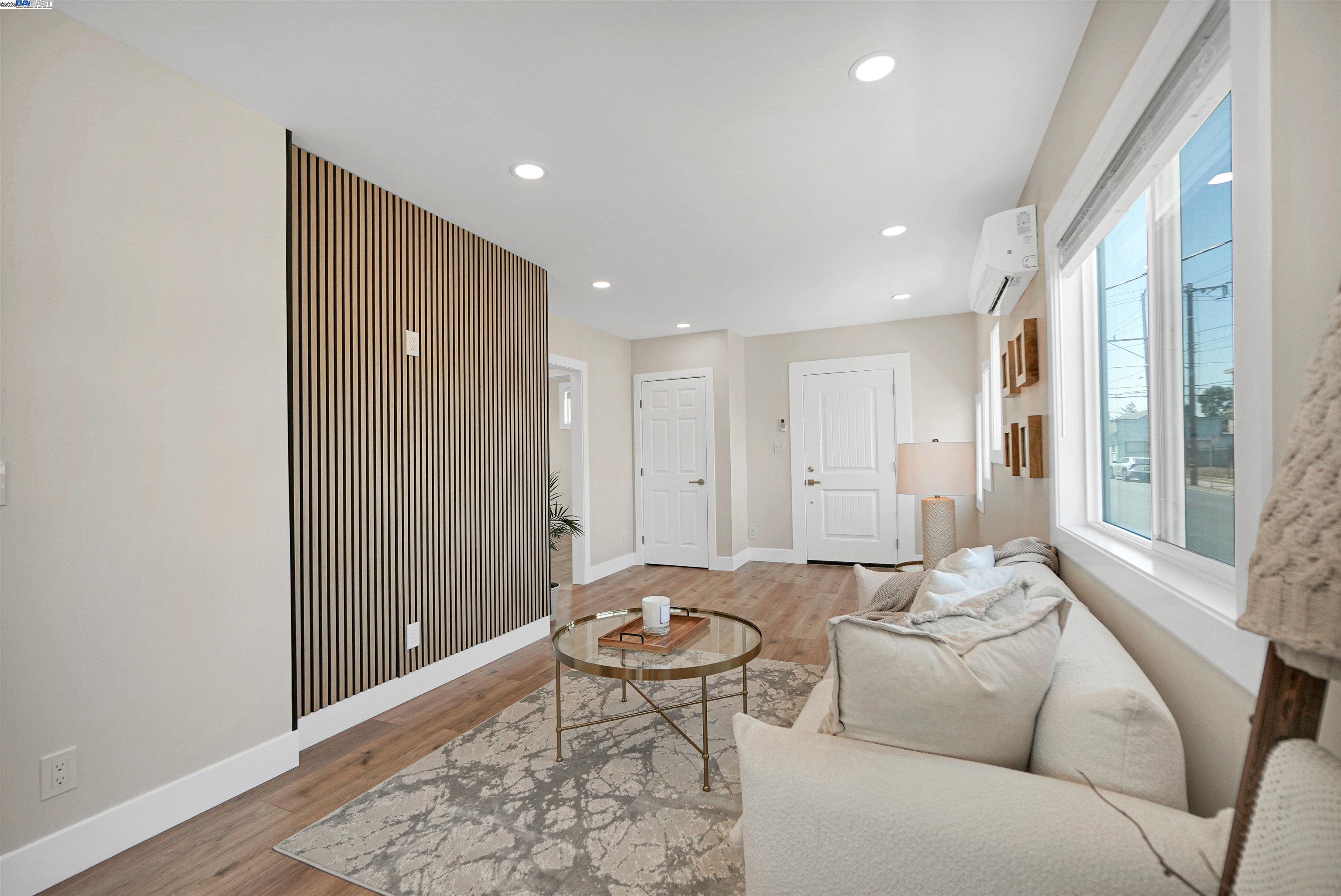 Detail Gallery Image 3 of 36 For 5726 Los Angeles St, Emeryville,  CA 94608 - 2 Beds | 1 Baths