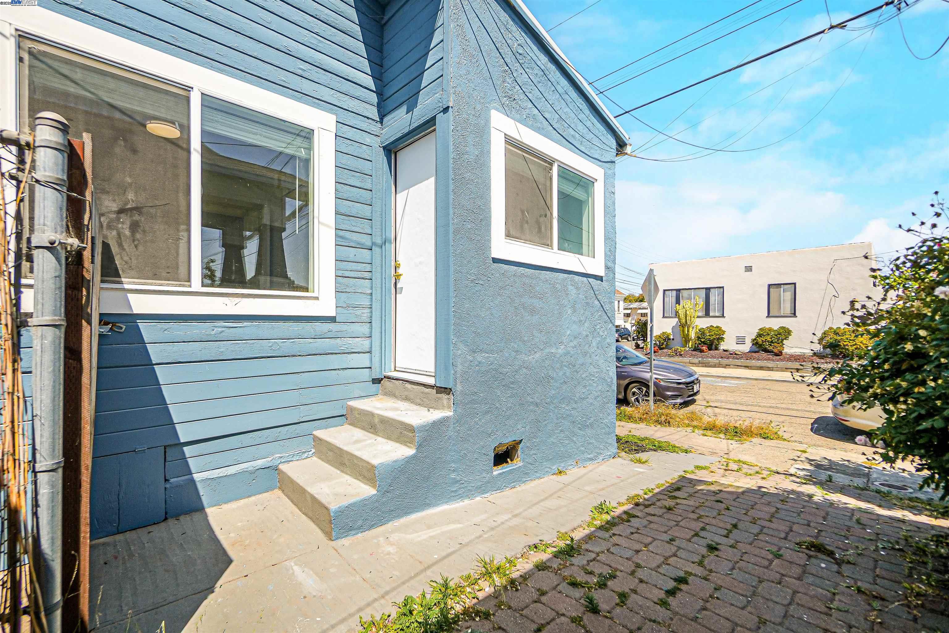 Detail Gallery Image 25 of 36 For 5726 Los Angeles St, Emeryville,  CA 94608 - 2 Beds | 1 Baths