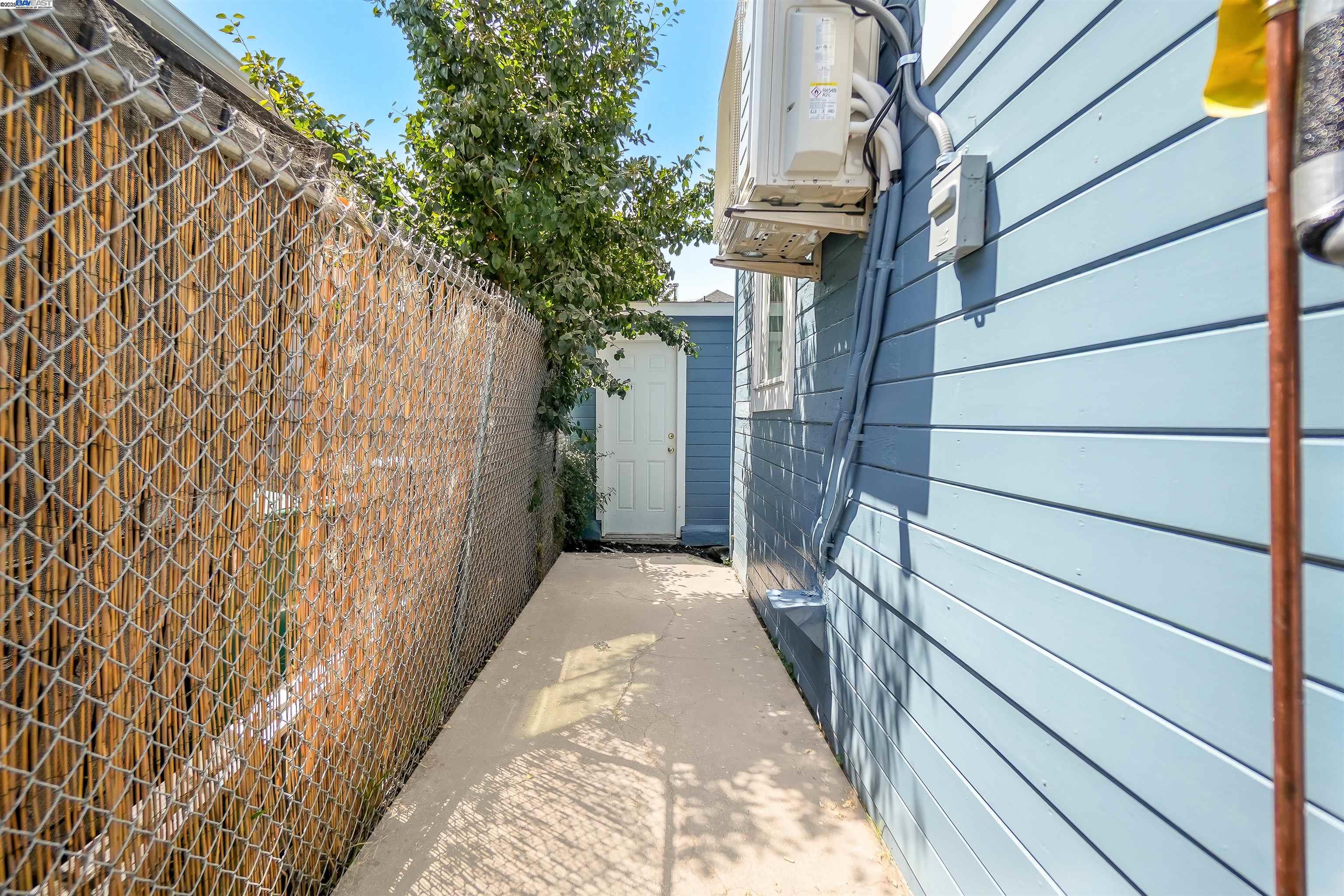 Detail Gallery Image 28 of 36 For 5726 Los Angeles St, Emeryville,  CA 94608 - 2 Beds | 1 Baths