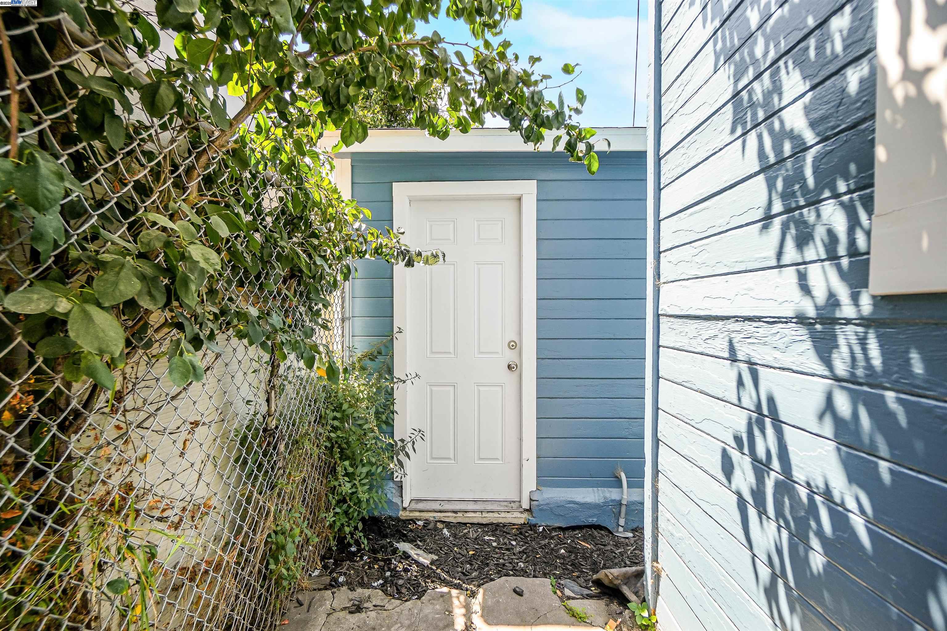 Detail Gallery Image 29 of 36 For 5726 Los Angeles St, Emeryville,  CA 94608 - 2 Beds | 1 Baths