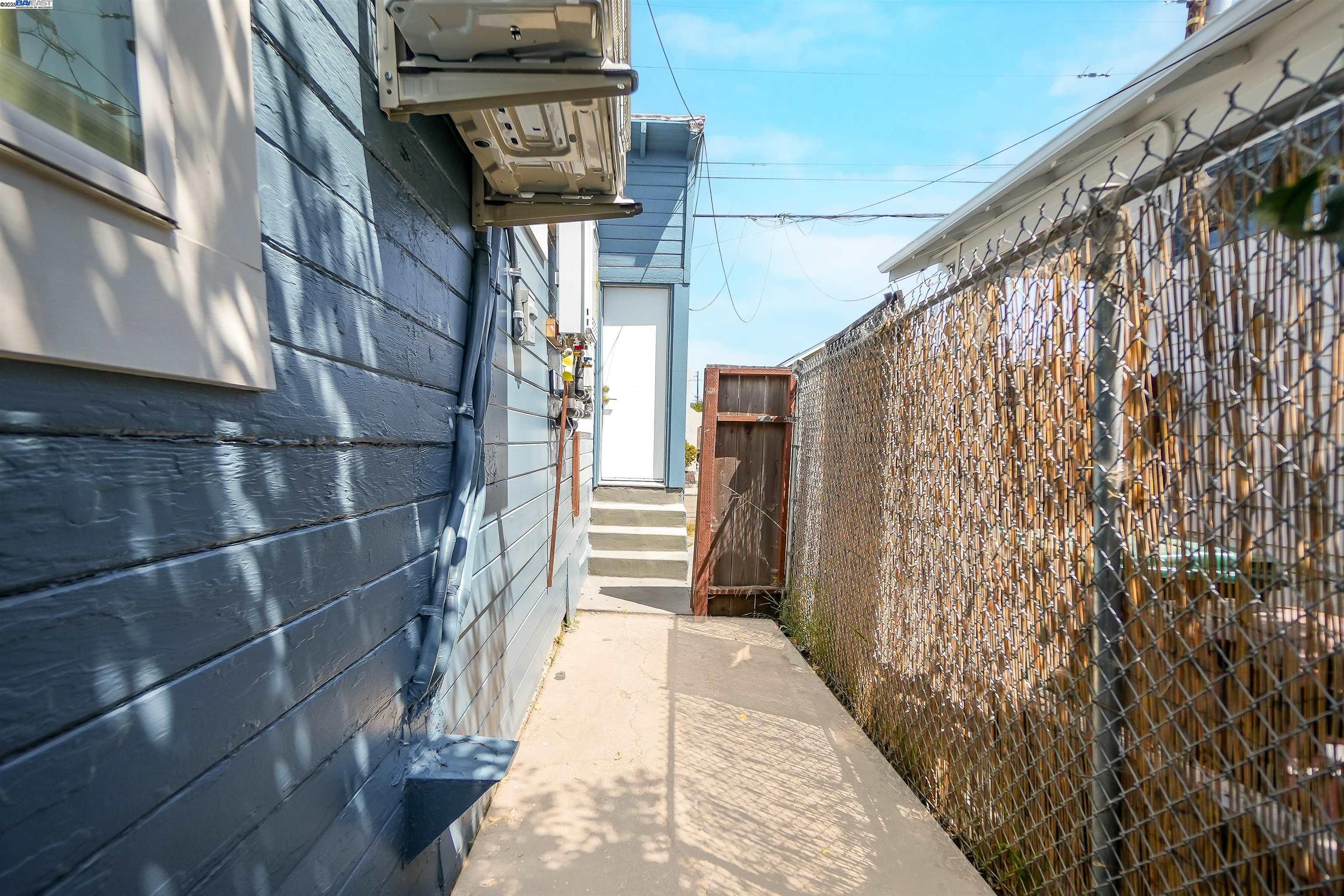 Detail Gallery Image 30 of 36 For 5726 Los Angeles St, Emeryville,  CA 94608 - 2 Beds | 1 Baths