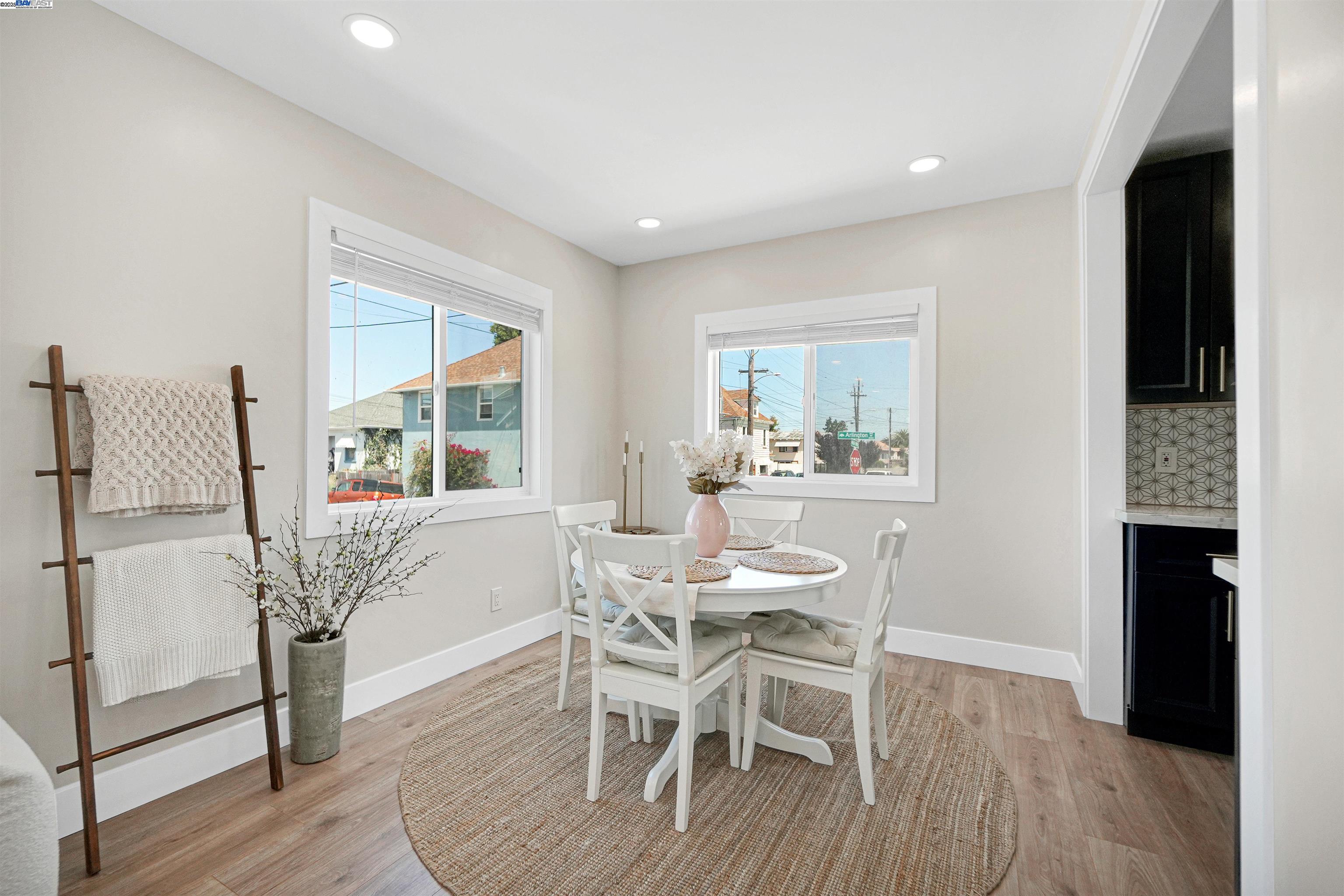 Detail Gallery Image 5 of 36 For 5726 Los Angeles St, Emeryville,  CA 94608 - 2 Beds | 1 Baths