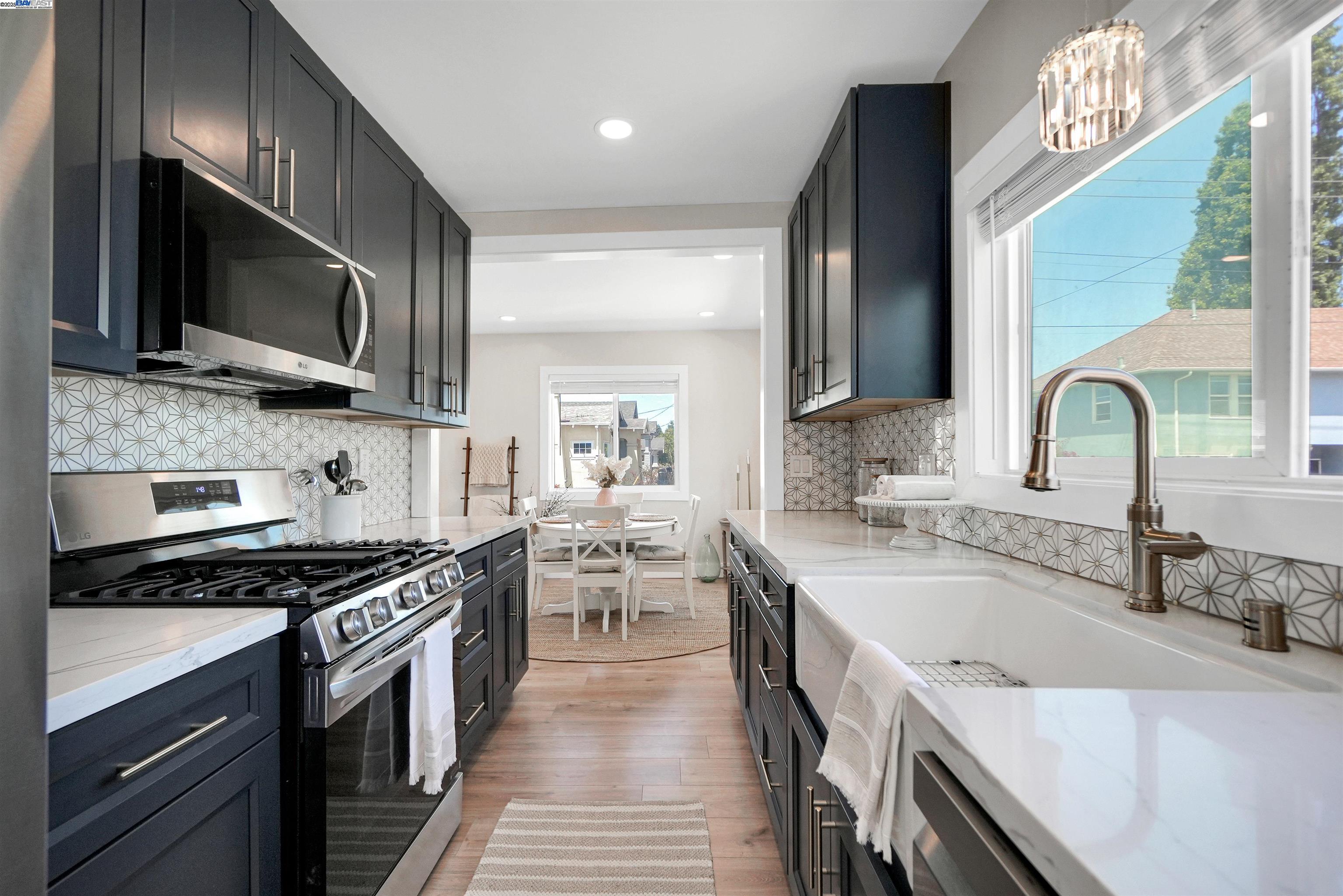 Detail Gallery Image 10 of 36 For 5726 Los Angeles St, Emeryville,  CA 94608 - 2 Beds | 1 Baths
