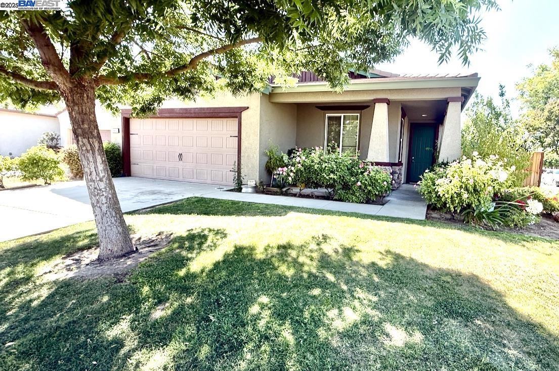 Detail Gallery Image 1 of 9 For 1431 Paco Way, Manteca,  CA 95337 - 3 Beds | 2 Baths