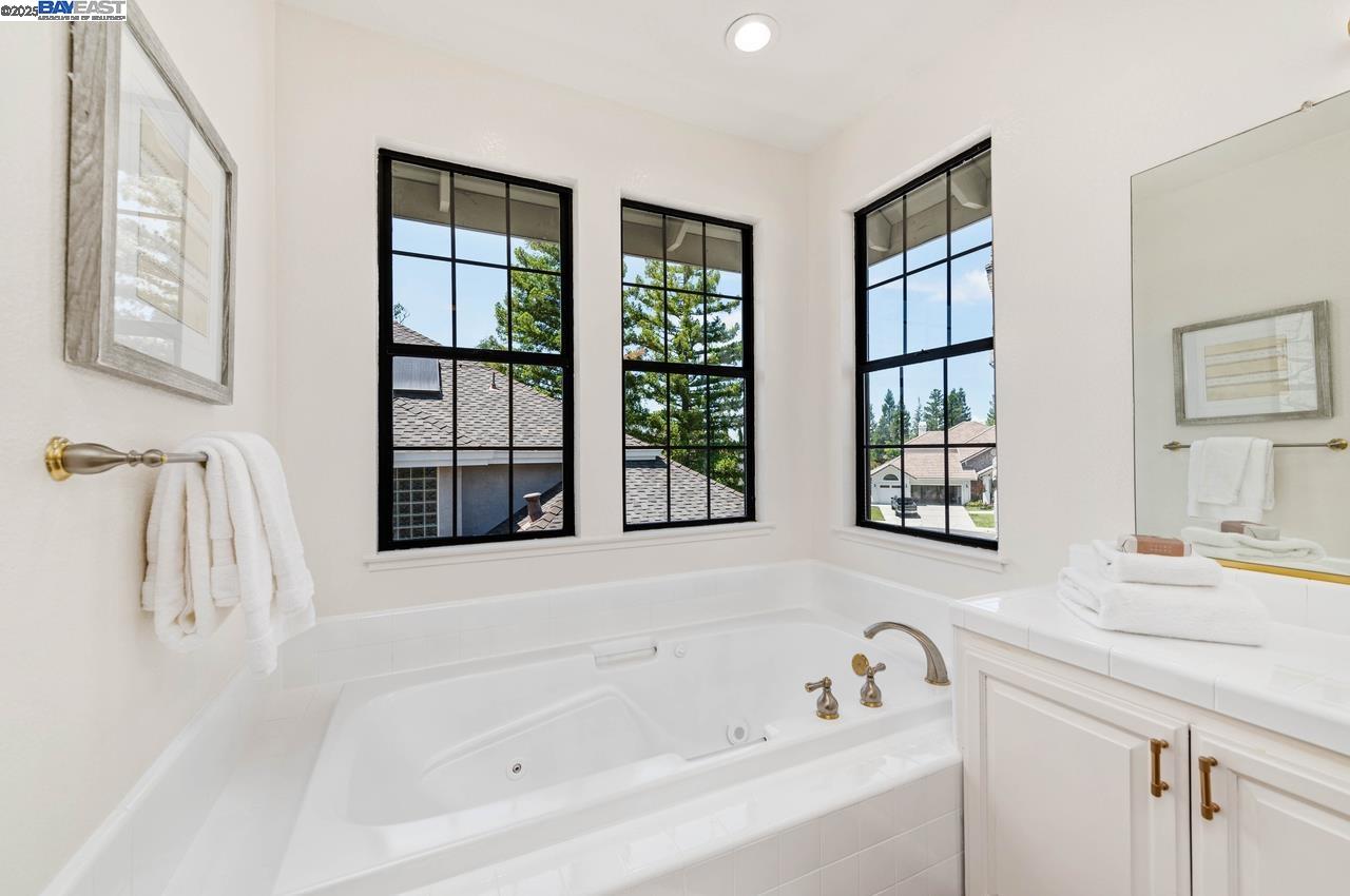 Detail Gallery Image 34 of 53 For 942 Finovino Ct, Pleasanton,  CA 94566 - 4 Beds | 2/1 Baths
