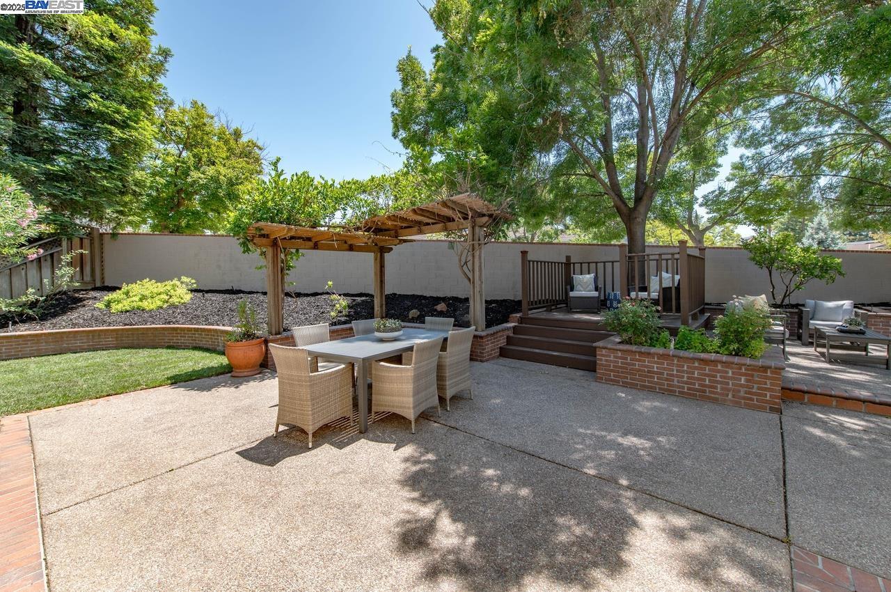 Detail Gallery Image 40 of 53 For 942 Finovino Ct, Pleasanton,  CA 94566 - 4 Beds | 2/1 Baths