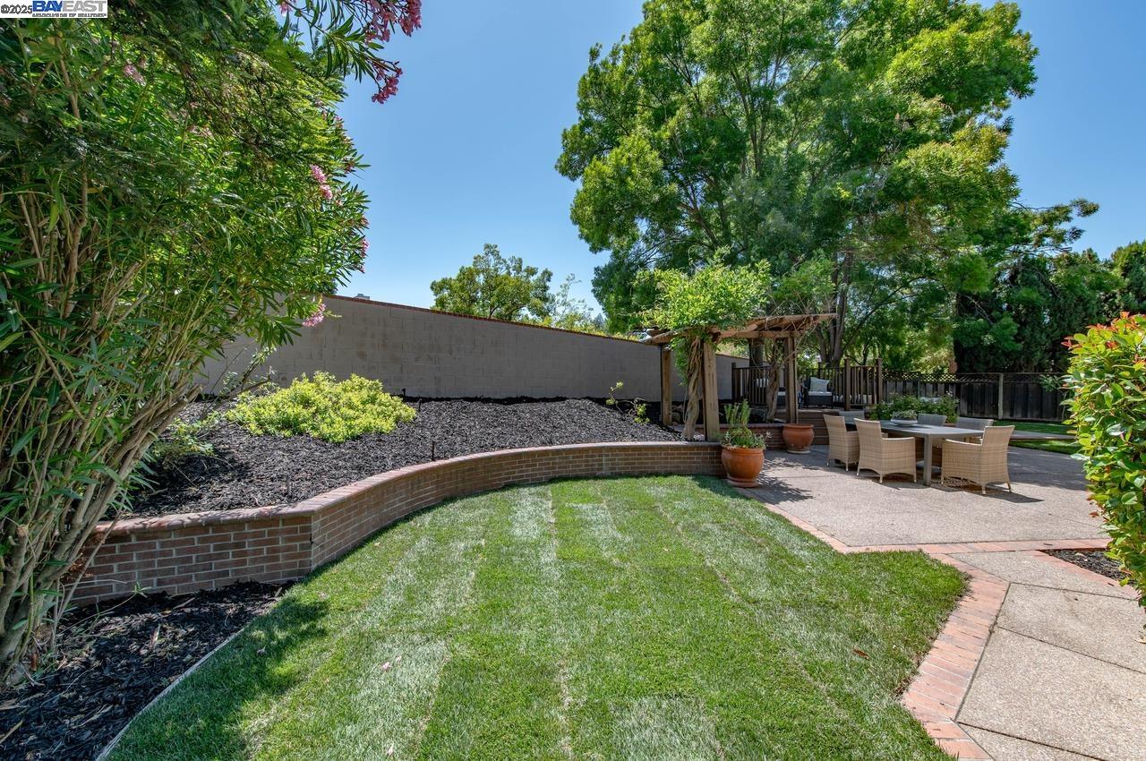 Detail Gallery Image 42 of 53 For 942 Finovino Ct, Pleasanton,  CA 94566 - 4 Beds | 2/1 Baths