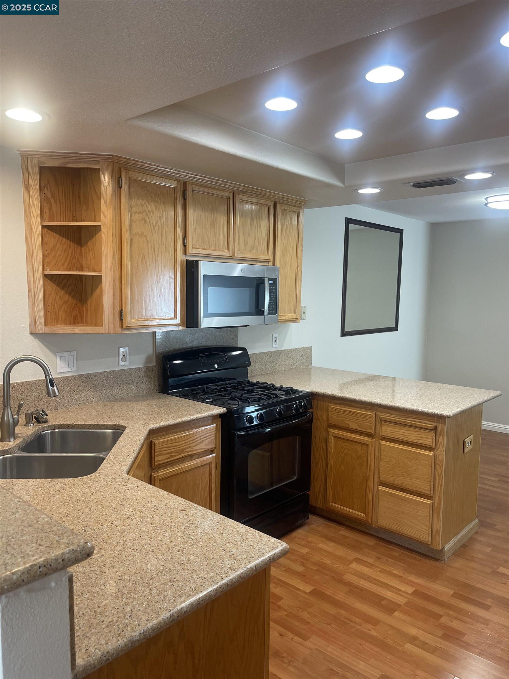 Detail Gallery Image 3 of 16 For 658 S Blackbrush Lane, San Ramon,  CA 94582 - 3 Beds | 2/1 Baths
