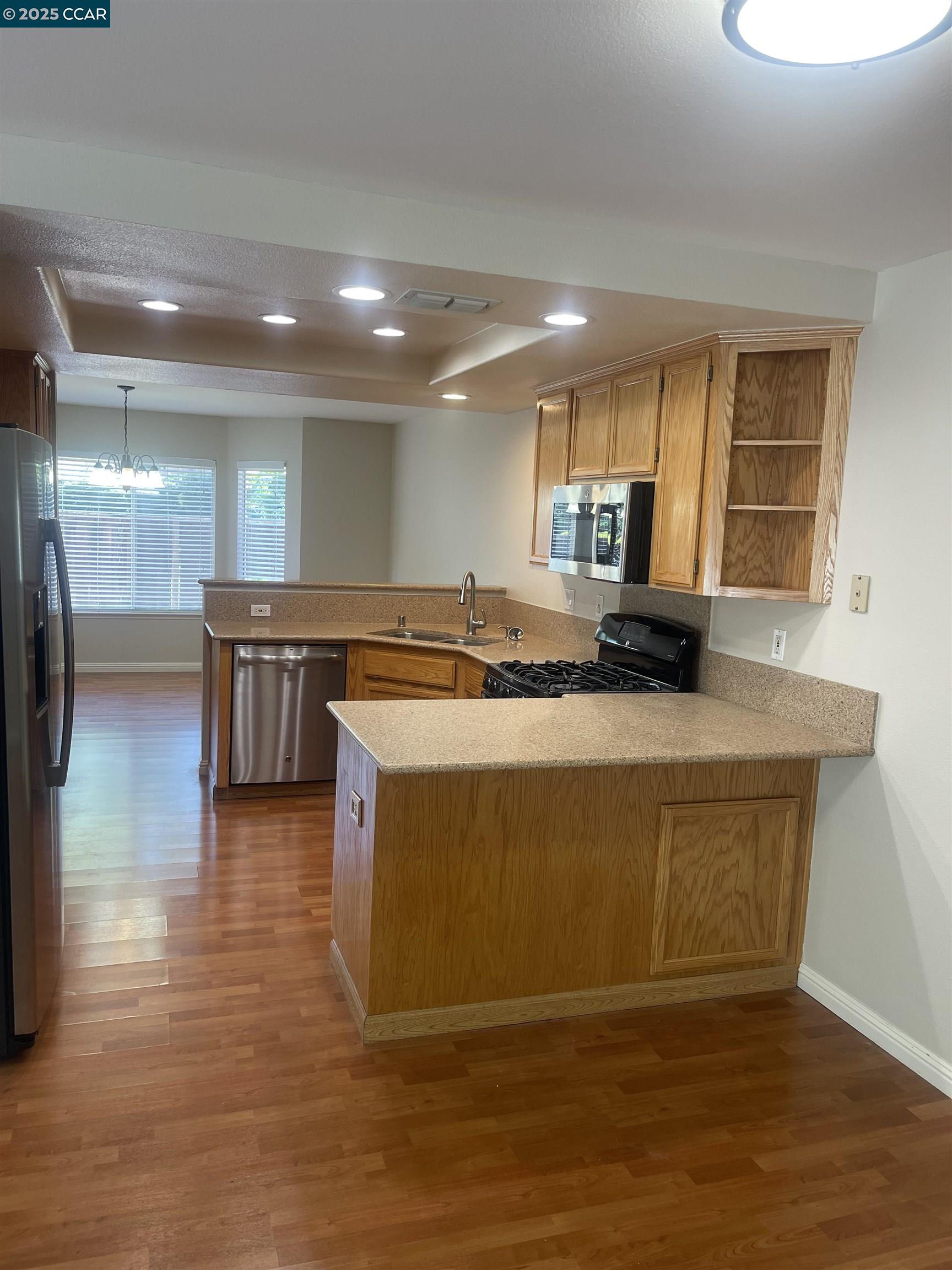 Detail Gallery Image 4 of 16 For 658 S Blackbrush Lane, San Ramon,  CA 94582 - 3 Beds | 2/1 Baths