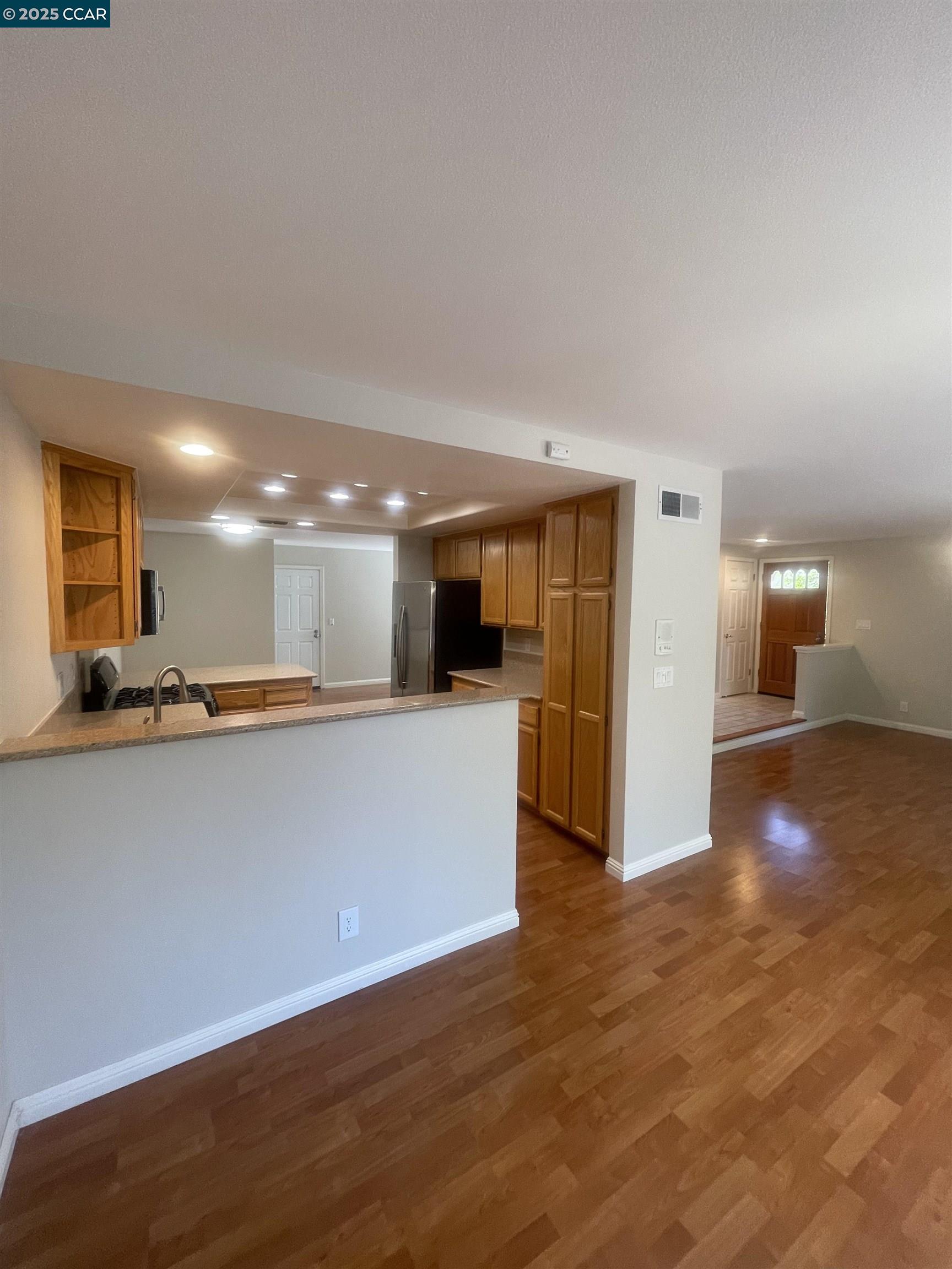 Detail Gallery Image 5 of 16 For 658 S Blackbrush Lane, San Ramon,  CA 94582 - 3 Beds | 2/1 Baths