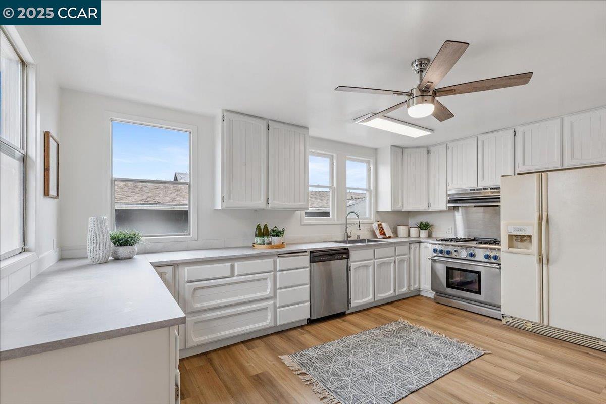 Detail Gallery Image 11 of 33 For 6105 Orchard Ave, Richmond,  CA 94804 - 2 Beds | 1 Baths