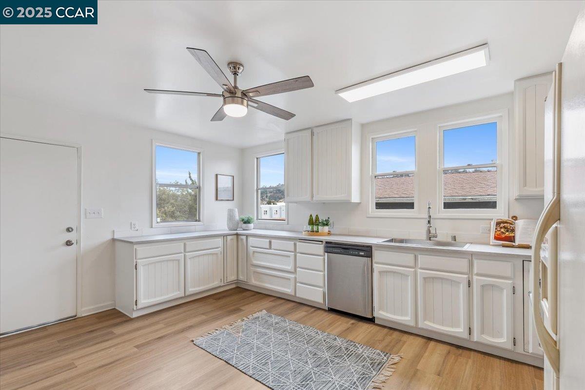 Detail Gallery Image 12 of 33 For 6105 Orchard Ave, Richmond,  CA 94804 - 2 Beds | 1 Baths