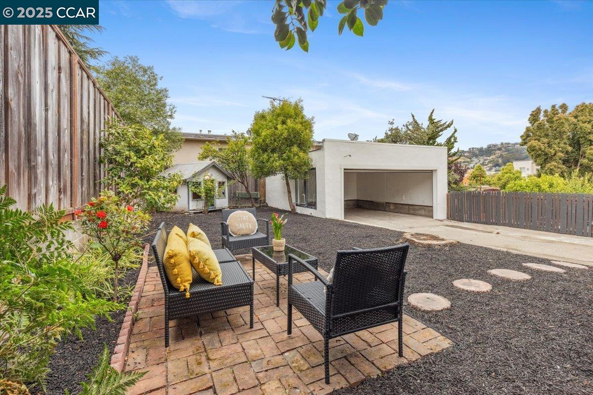 Detail Gallery Image 29 of 33 For 6105 Orchard Ave, Richmond,  CA 94804 - 2 Beds | 1 Baths