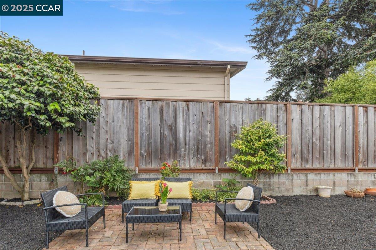 Detail Gallery Image 30 of 33 For 6105 Orchard Ave, Richmond,  CA 94804 - 2 Beds | 1 Baths