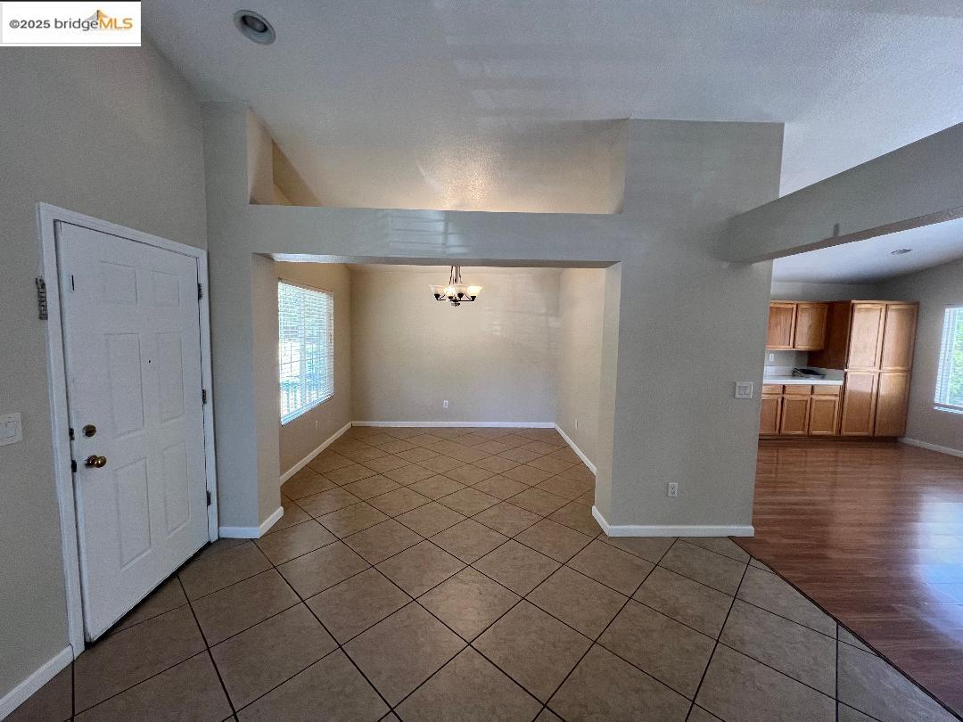 Detail Gallery Image 3 of 13 For 3033 Mills Dr, Brentwood,  CA 94513 - 3 Beds | 2 Baths