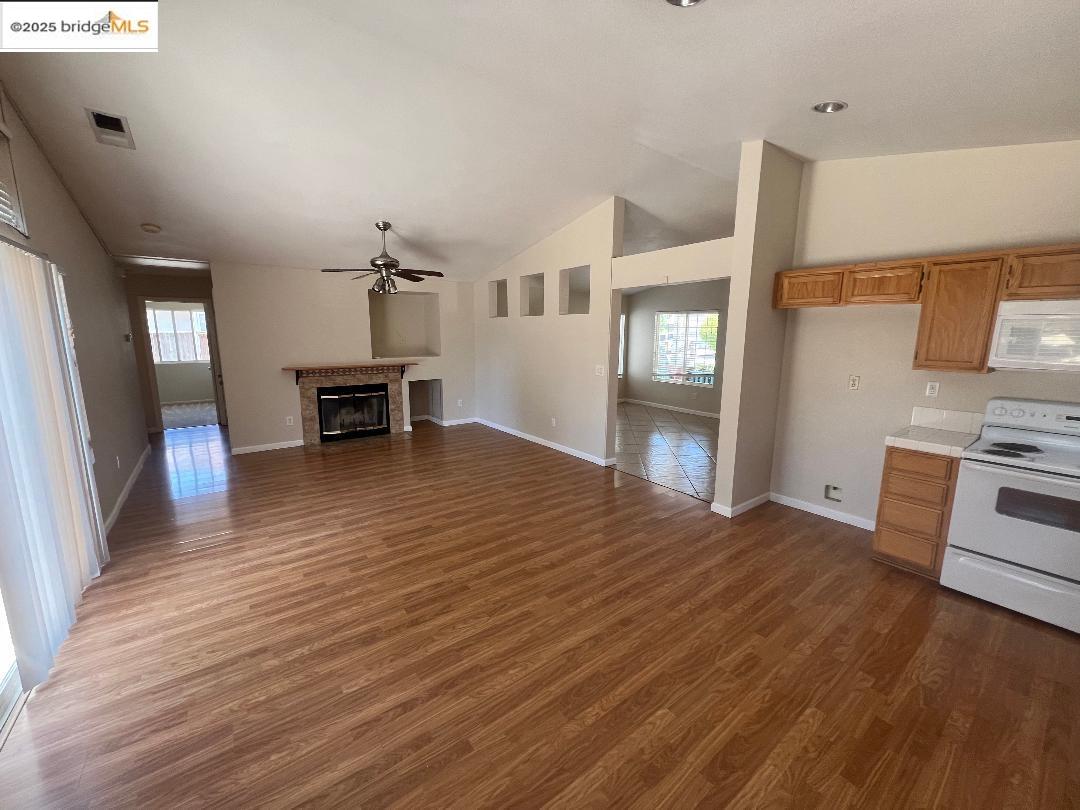 Detail Gallery Image 5 of 13 For 3033 Mills Dr, Brentwood,  CA 94513 - 3 Beds | 2 Baths