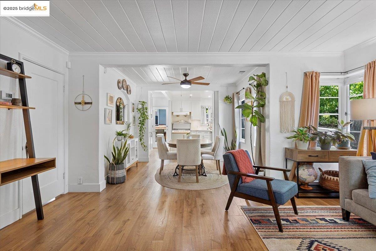 Detail Gallery Image 2 of 31 For 3148 Sylvan Ave, Oakland,  CA 94602 - 2 Beds | 1 Baths