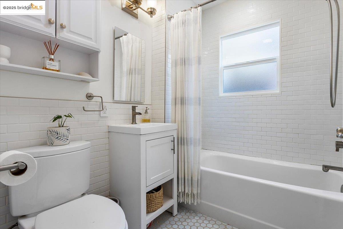 Detail Gallery Image 19 of 31 For 3148 Sylvan Ave, Oakland,  CA 94602 - 2 Beds | 1 Baths
