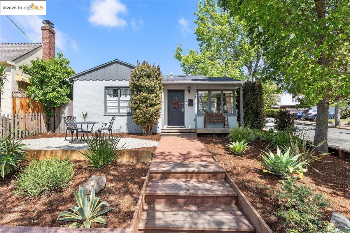 Detail Gallery Image 20 of 31 For 3148 Sylvan Ave, Oakland,  CA 94602 - 2 Beds | 1 Baths
