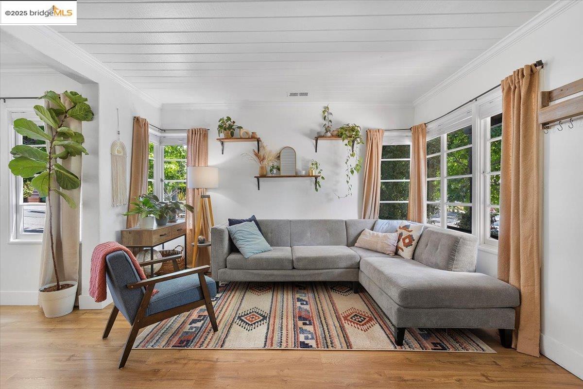 Detail Gallery Image 3 of 31 For 3148 Sylvan Ave, Oakland,  CA 94602 - 2 Beds | 1 Baths