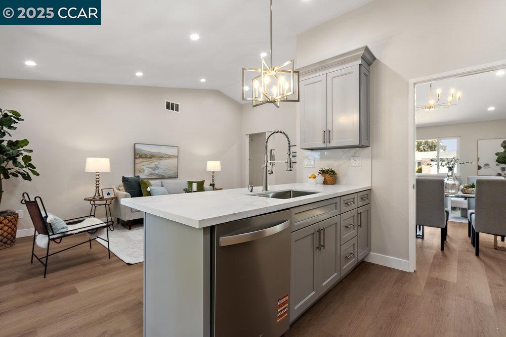 Detail Gallery Image 12 of 36 For 521 Blue Wing Dr, Suisun City,  CA 94585-2101 - 4 Beds | 2 Baths