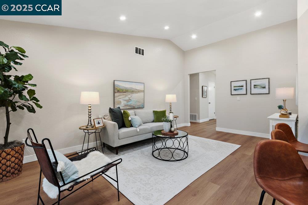 Detail Gallery Image 14 of 36 For 521 Blue Wing Dr, Suisun City,  CA 94585-2101 - 4 Beds | 2 Baths