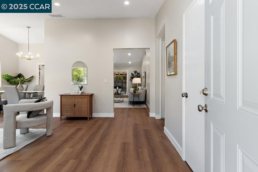 Detail Gallery Image 4 of 36 For 521 Blue Wing Dr, Suisun City,  CA 94585-2101 - 4 Beds | 2 Baths