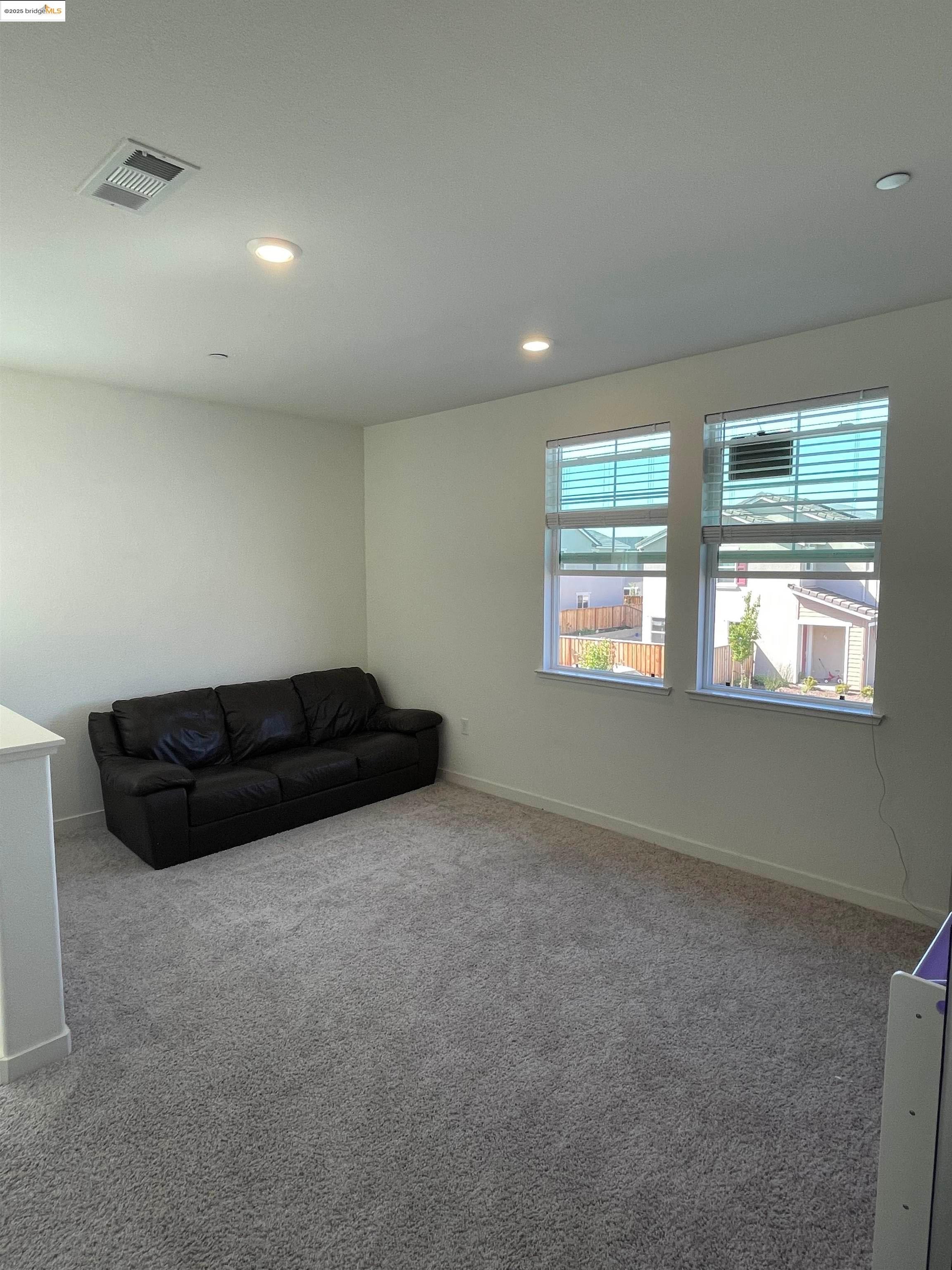 Detail Gallery Image 16 of 35 For 5444 Spring Mountain Ln, Antioch,  CA 94531 - 4 Beds | 3/1 Baths