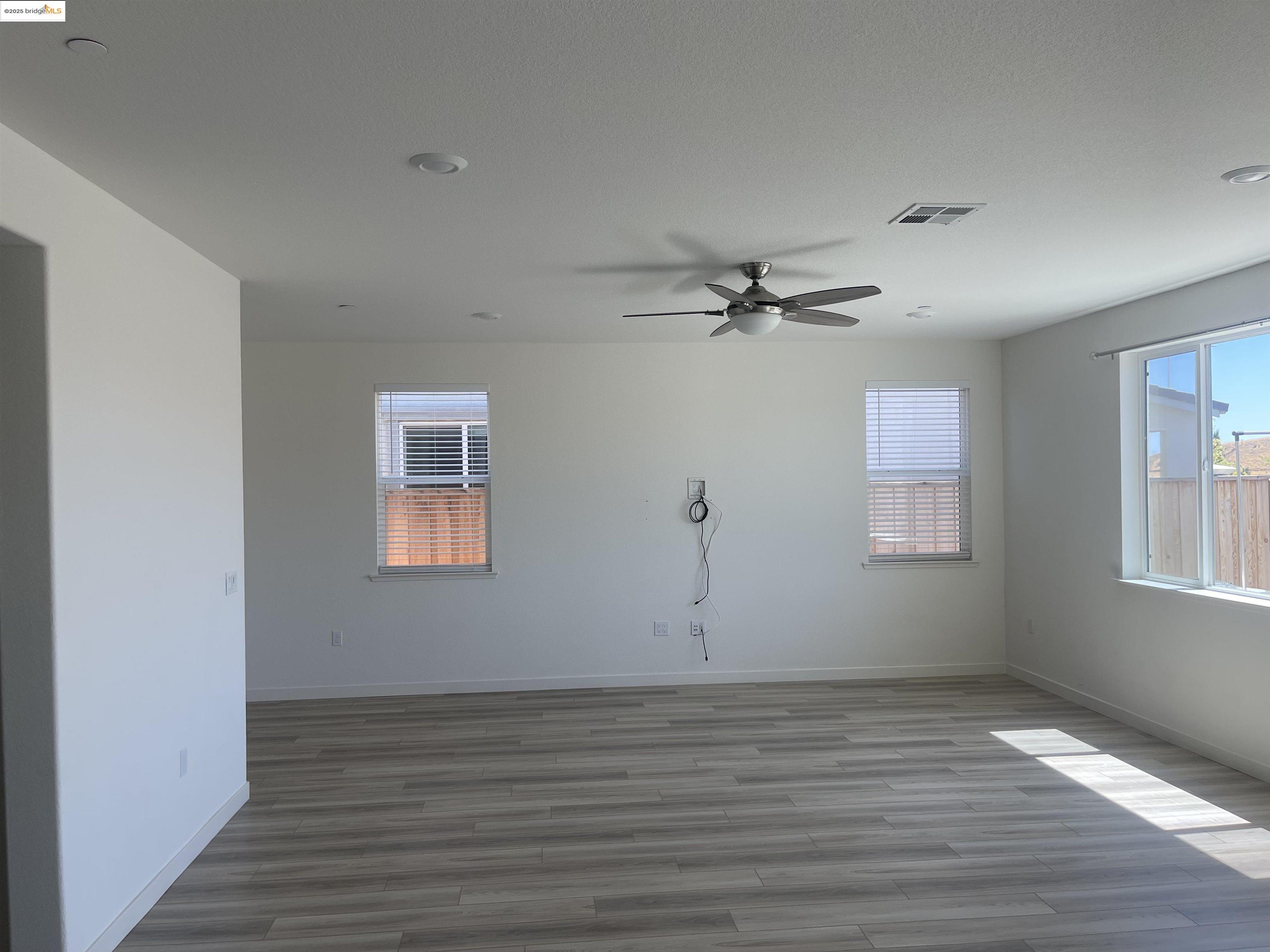 Detail Gallery Image 3 of 31 For 5444 Spring Mountain Ln, Antioch,  CA 94531 - 4 Beds | 3/1 Baths