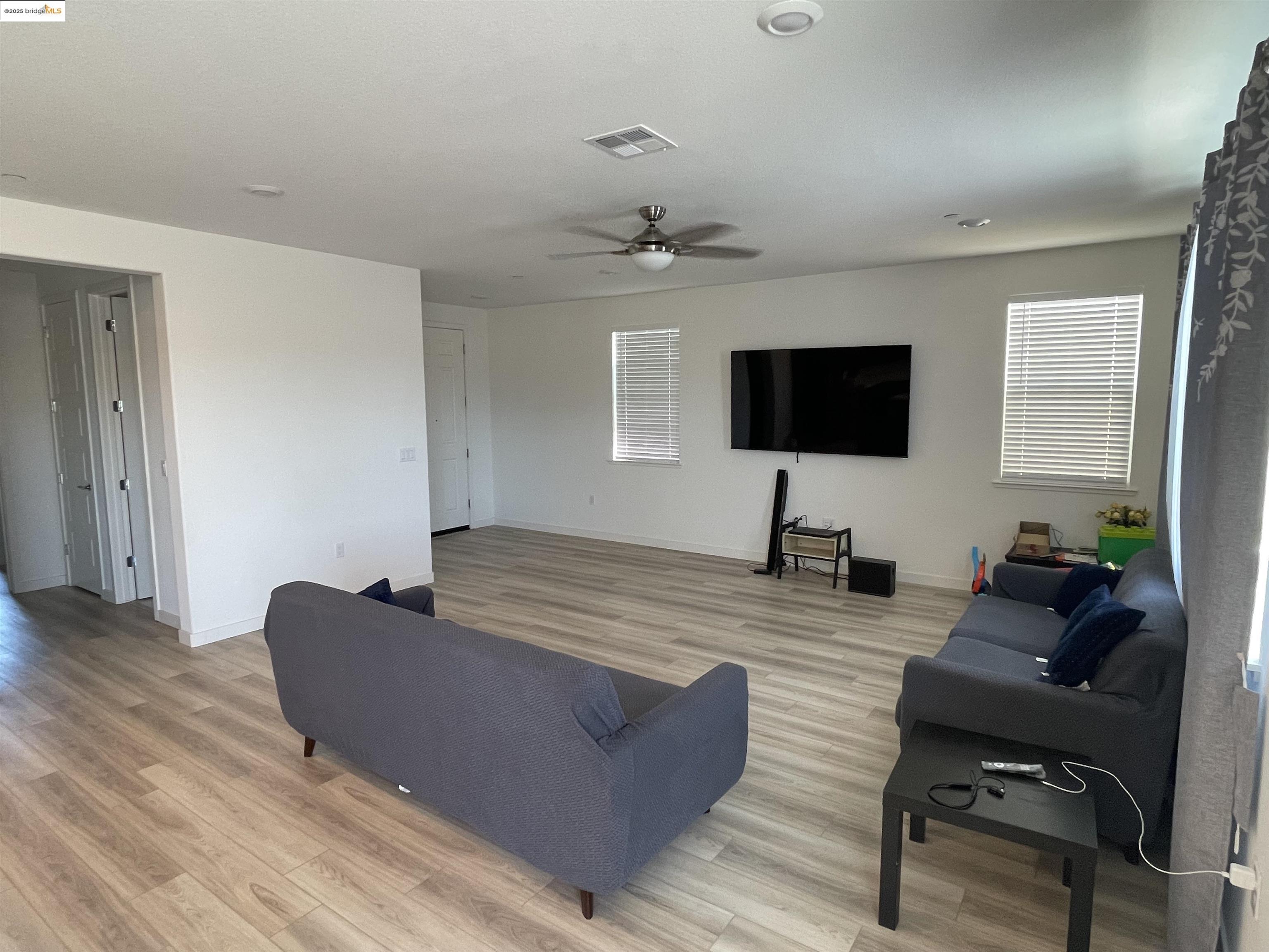 Detail Gallery Image 4 of 35 For 5444 Spring Mountain Ln, Antioch,  CA 94531 - 4 Beds | 3/1 Baths