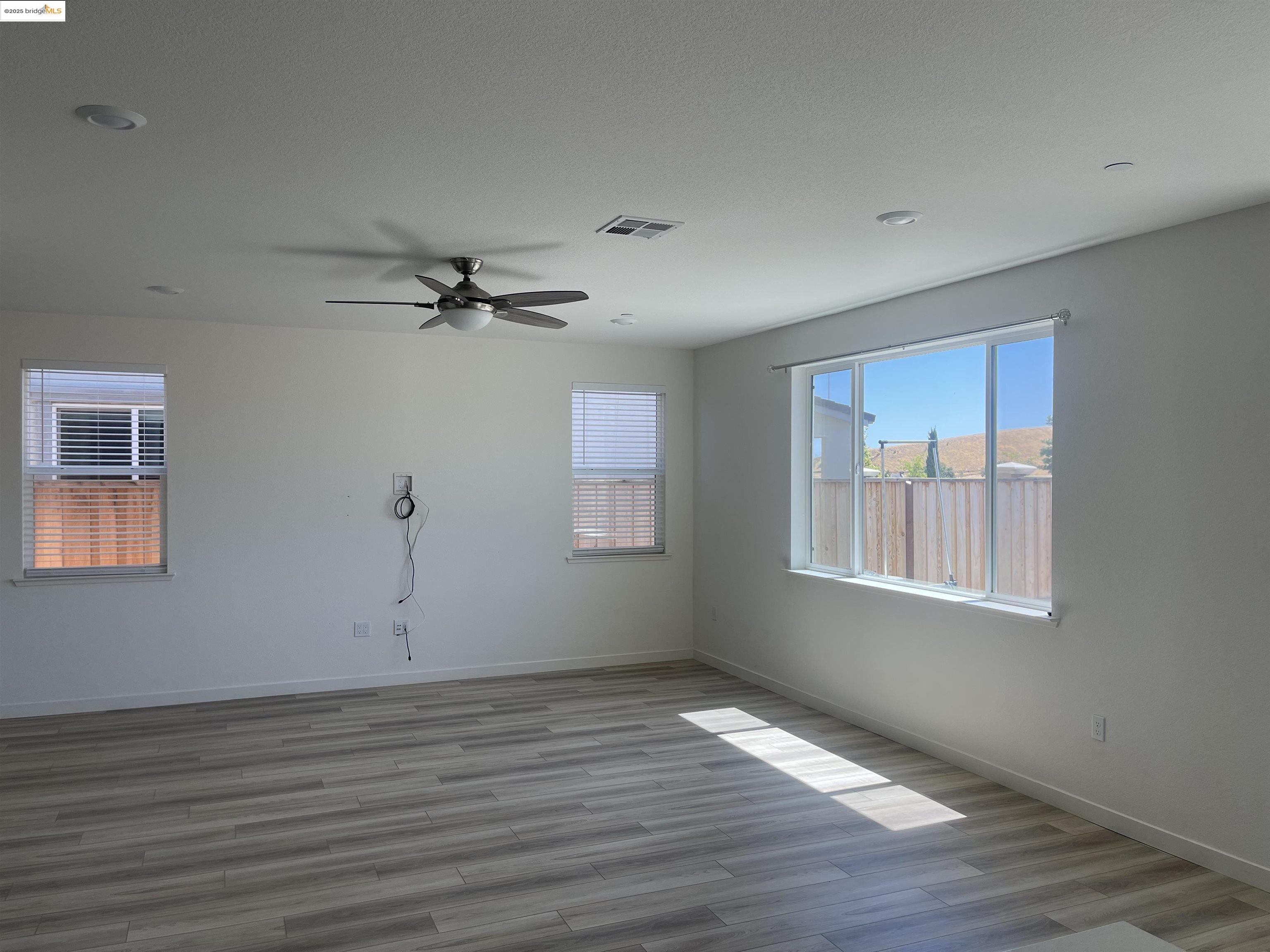 Detail Gallery Image 5 of 31 For 5444 Spring Mountain Ln, Antioch,  CA 94531 - 4 Beds | 3/1 Baths