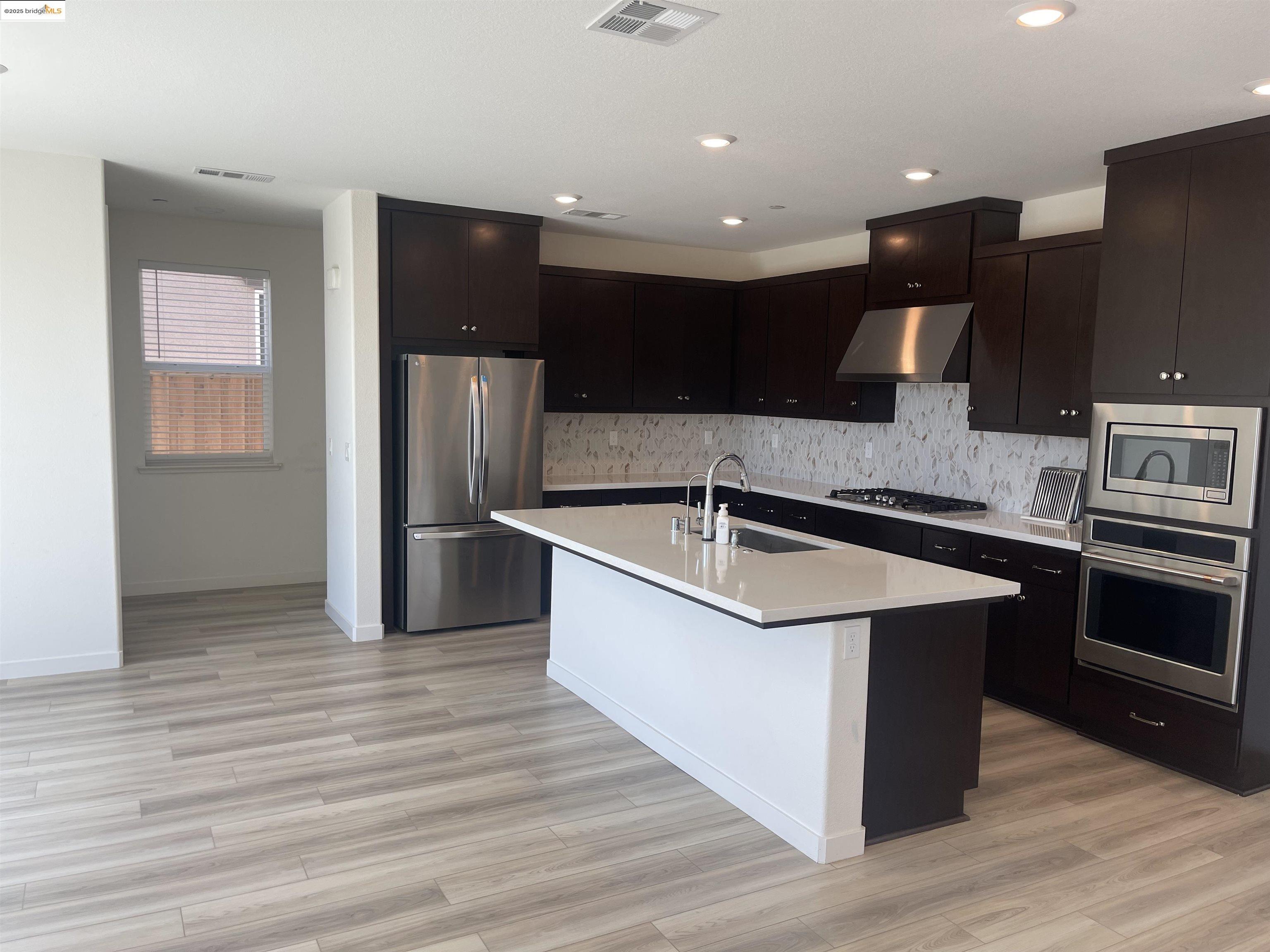 Detail Gallery Image 8 of 31 For 5444 Spring Mountain Ln, Antioch,  CA 94531 - 4 Beds | 3/1 Baths