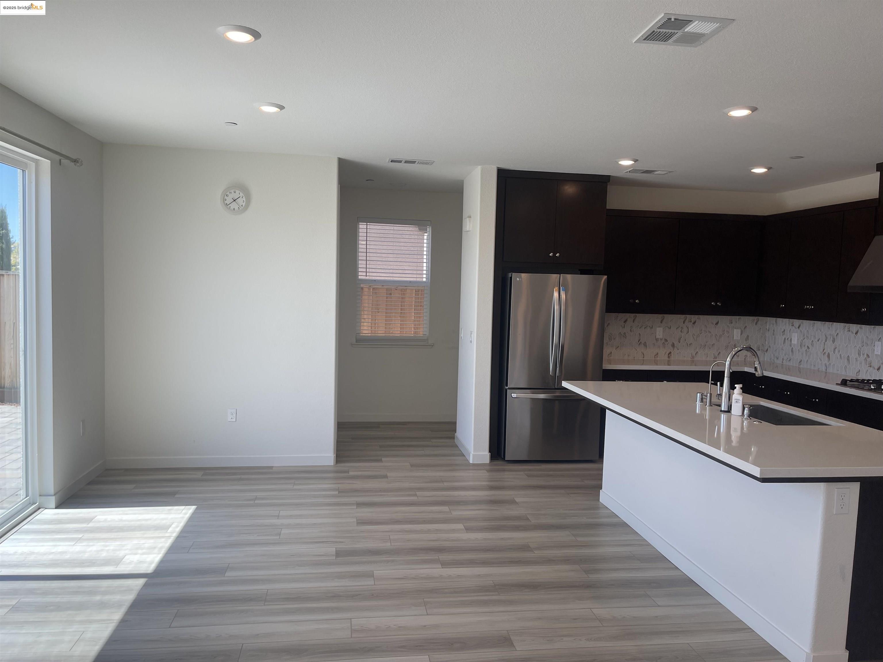 Detail Gallery Image 9 of 31 For 5444 Spring Mountain Ln, Antioch,  CA 94531 - 4 Beds | 3/1 Baths