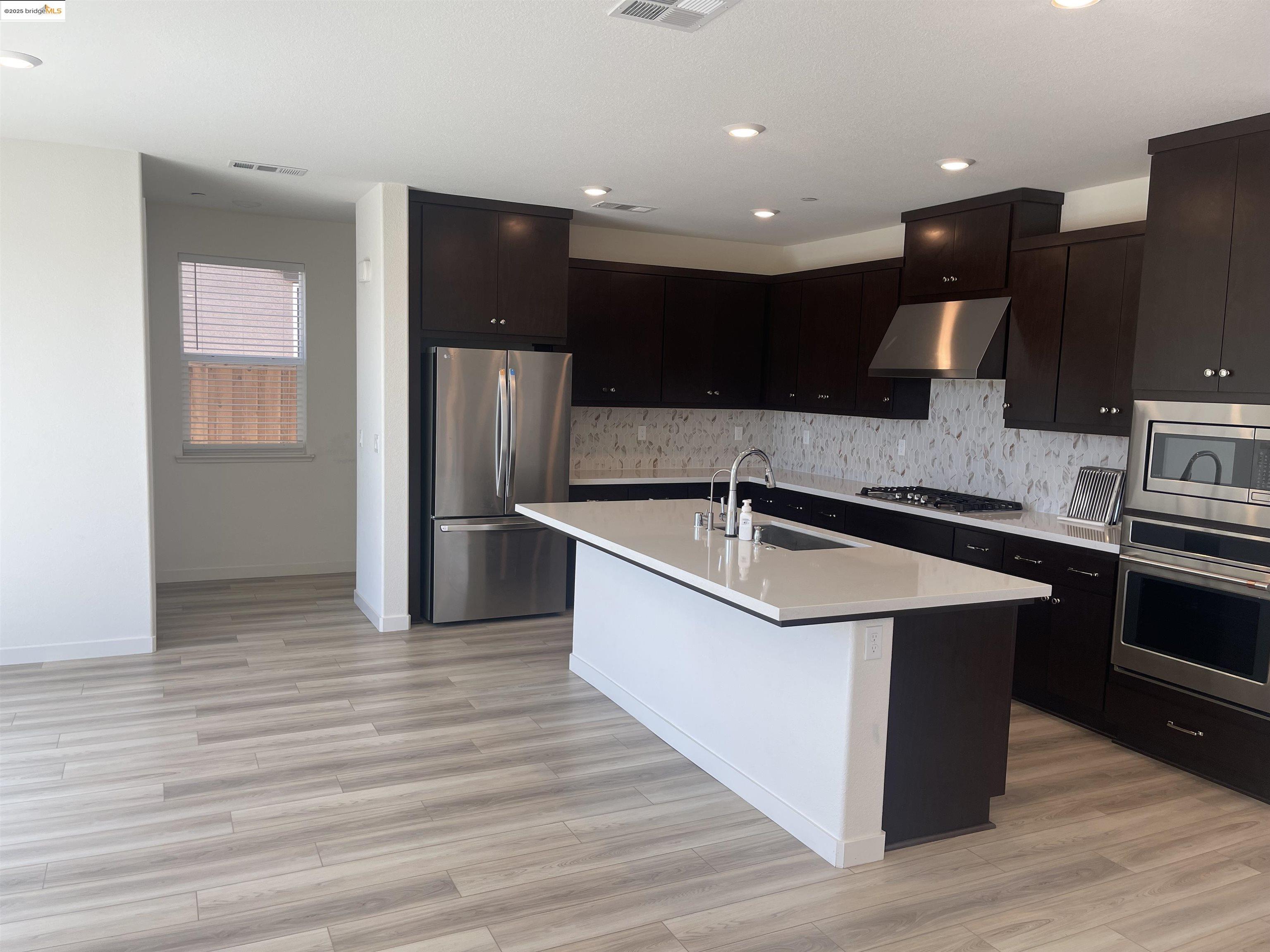 Detail Gallery Image 10 of 52 For 5444 Spring Mountain Ln, Antioch,  CA 94531 - 4 Beds | 3/1 Baths