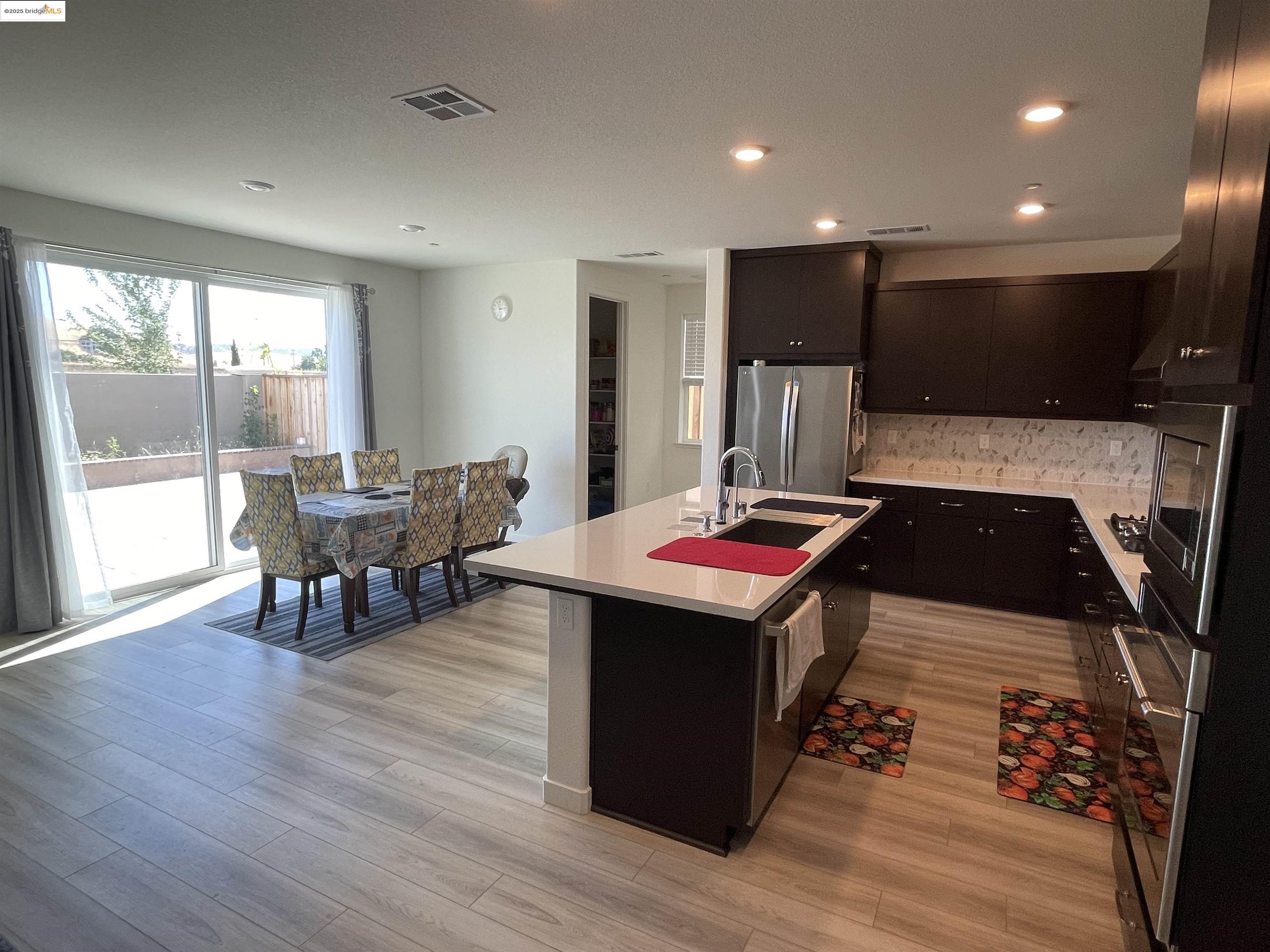 Detail Gallery Image 10 of 35 For 5444 Spring Mountain Ln, Antioch,  CA 94531 - 4 Beds | 3/1 Baths