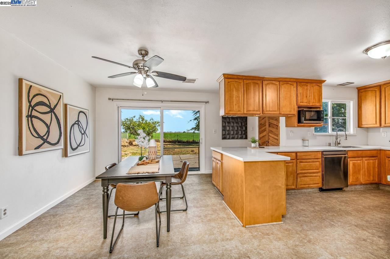Detail Gallery Image 11 of 57 For 7878 W Howard Rd, Stockton,  CA 95206 - 3 Beds | 2 Baths