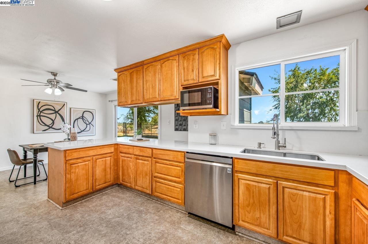 Detail Gallery Image 15 of 57 For 7878 W Howard Rd, Stockton,  CA 95206 - 3 Beds | 2 Baths