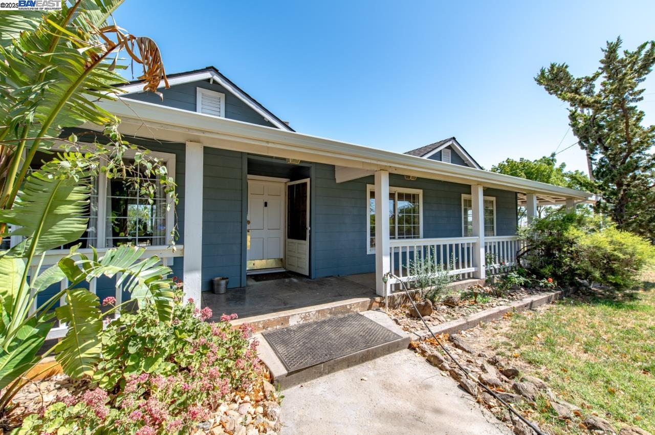Detail Gallery Image 4 of 57 For 7878 W Howard Rd, Stockton,  CA 95206 - 3 Beds | 2 Baths