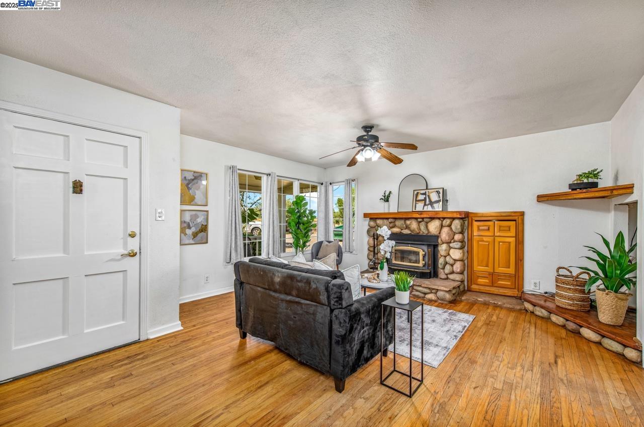 Detail Gallery Image 8 of 57 For 7878 W Howard Rd, Stockton,  CA 95206 - 3 Beds | 2 Baths