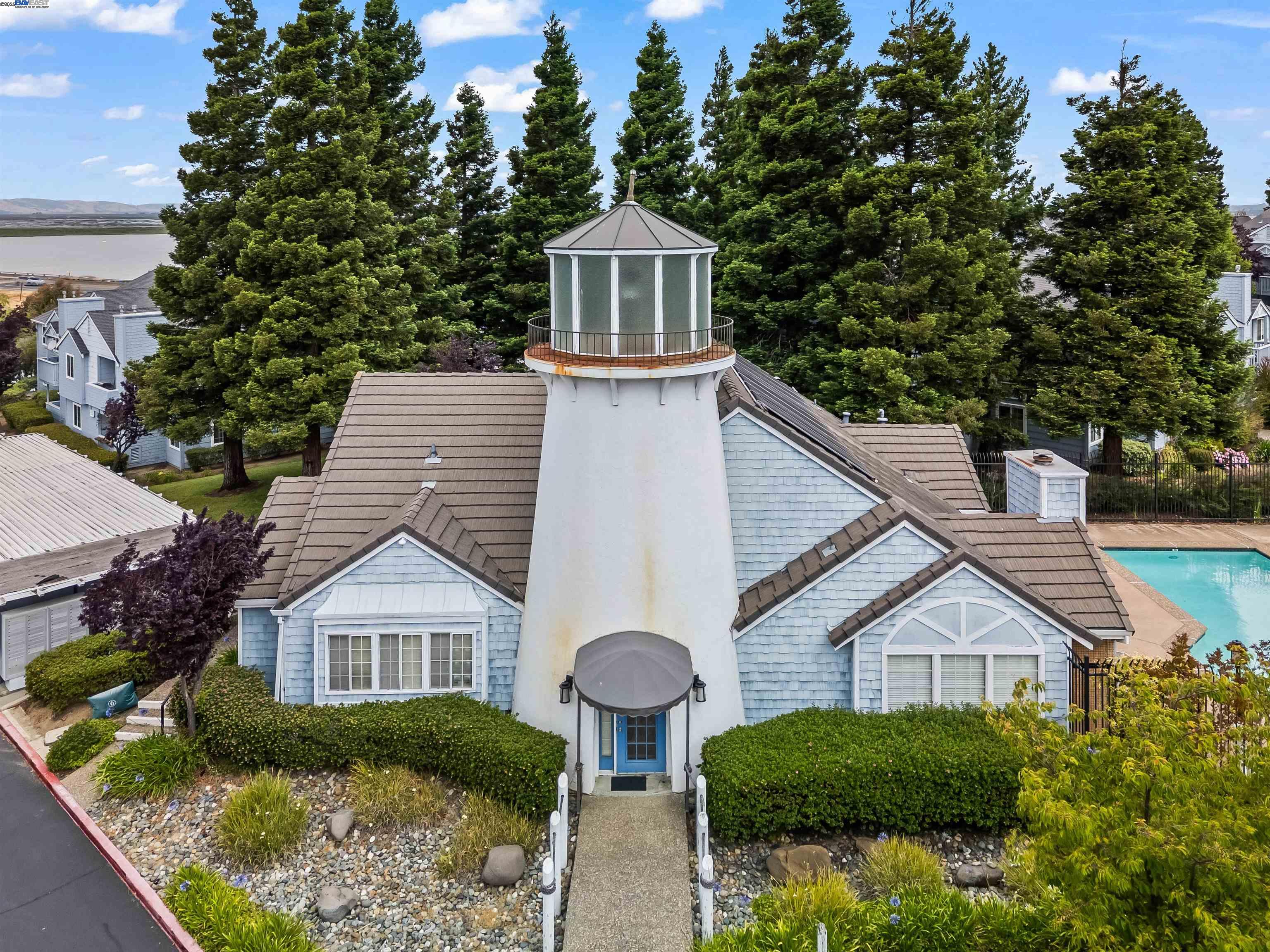 Detail Gallery Image 1 of 18 For 405 Lighthouse Dr, Vallejo,  CA 94590 - 1 Beds | 1 Baths
