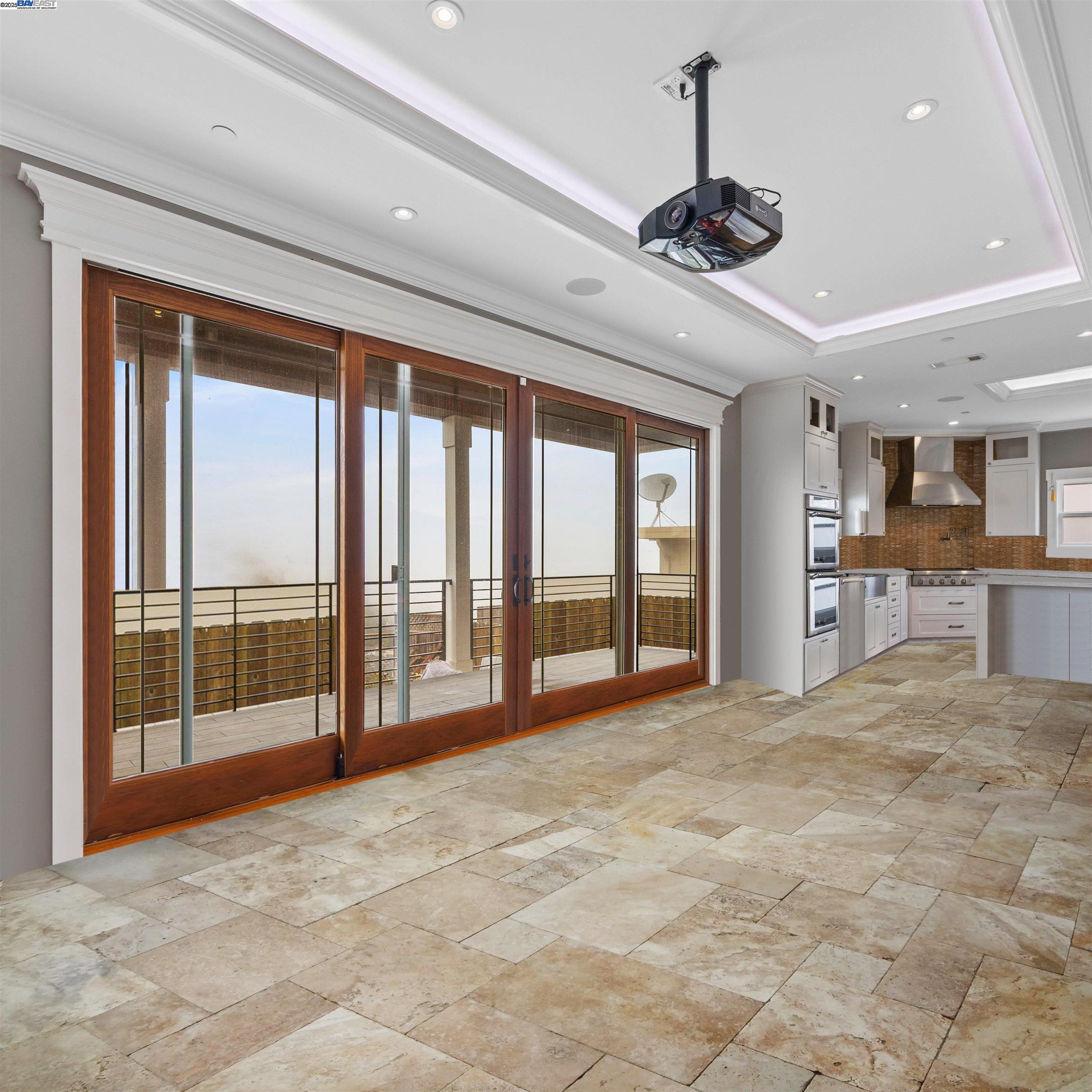 Detail Gallery Image 12 of 36 For 487 Manor Dr, Pacifica,  CA 94044 - 3 Beds | 4 Baths