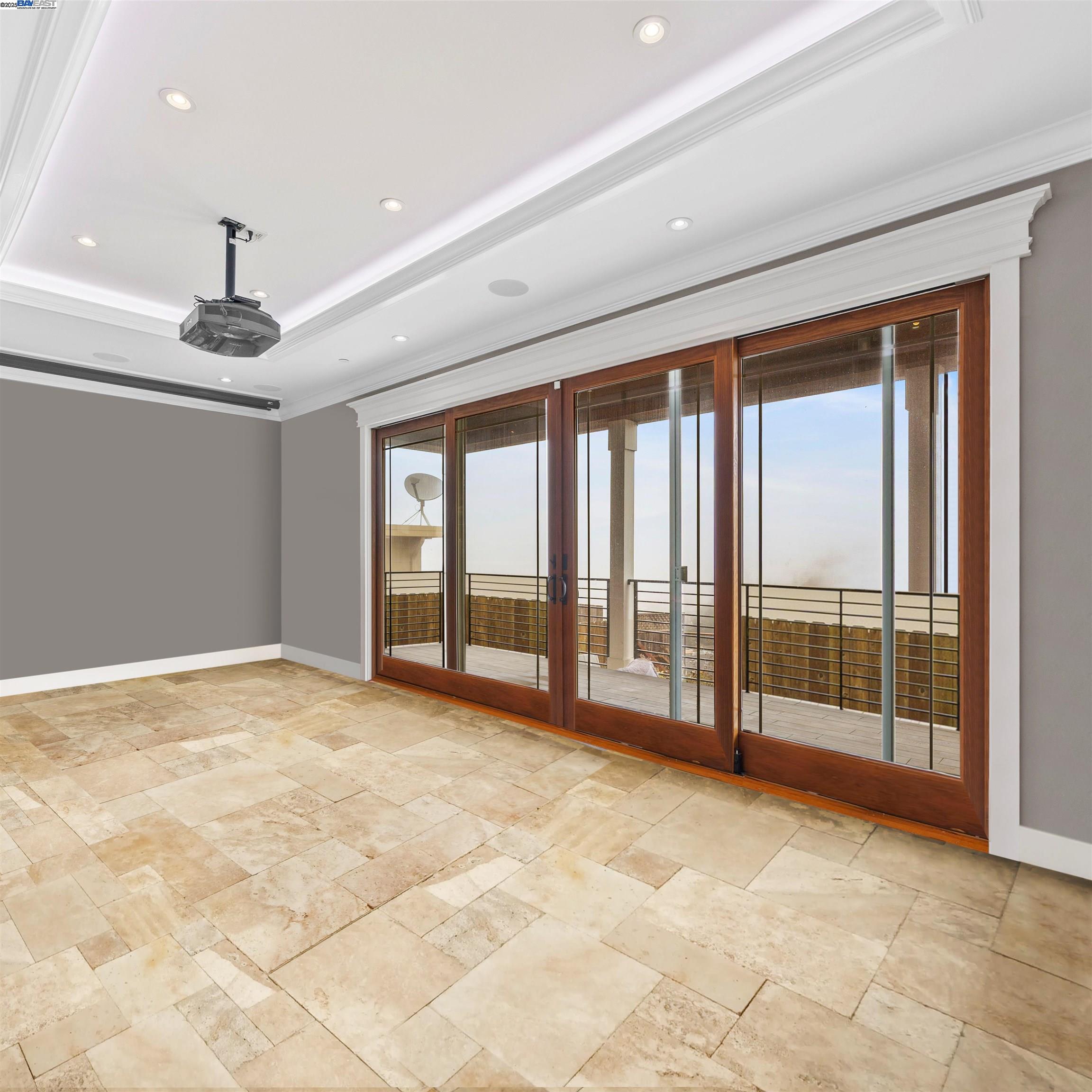 Detail Gallery Image 13 of 36 For 487 Manor Dr, Pacifica,  CA 94044 - 3 Beds | 4 Baths