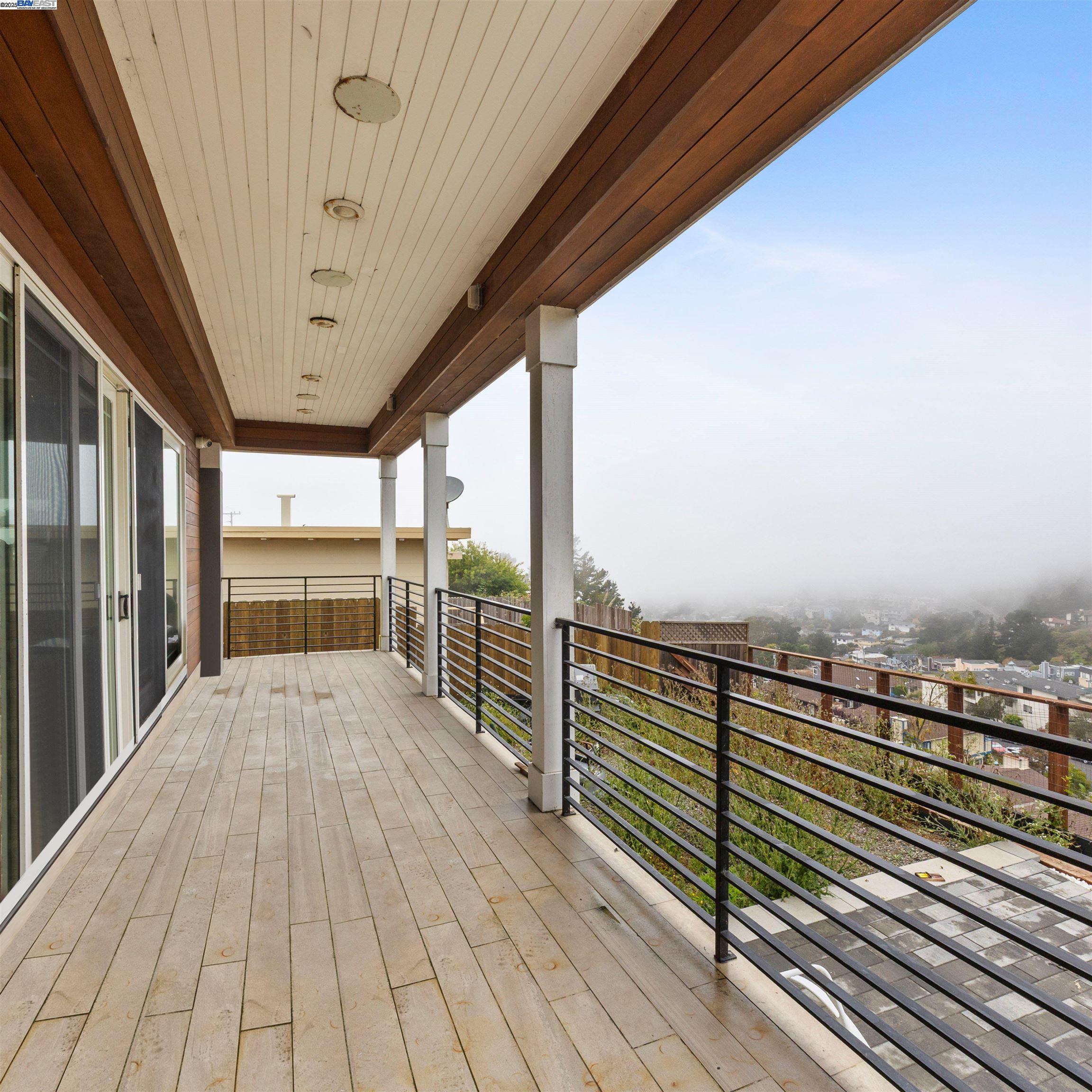 Detail Gallery Image 35 of 36 For 487 Manor Dr, Pacifica,  CA 94044 - 3 Beds | 4 Baths